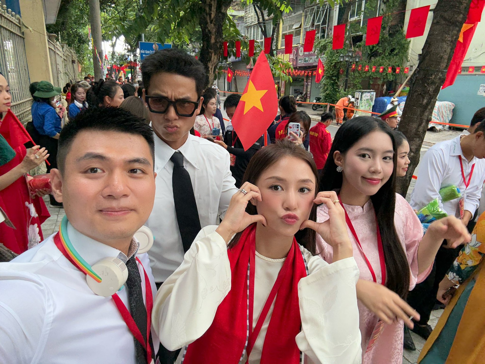 Điều đặc biệt không ngờ liên quan đến NSND Xuân Bắc - Salim - MC Khánh Vy trong buổi tổng hợp luyện diễu hành- Ảnh 3. Điều đặc biệt không ngờ liên quan đến NSND Xuân Bắc - Salim - MC Khánh Vy trong buổi tổng hợp luyện diễu hành- Ảnh 3.