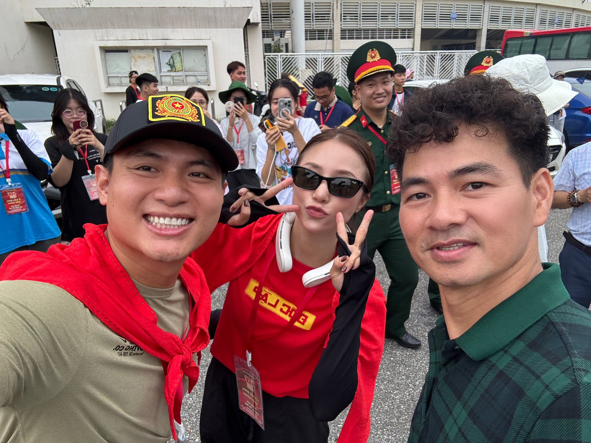 Điều đặc biệt không ngờ liên quan đến NSND Xuân Bắc - Salim - MC Khánh Vy trong buổi tổng hợp luyện diễu hành- Ảnh 2. Điều đặc biệt không ngờ liên quan đến NSND Xuân Bắc - Salim - MC Khánh Vy trong buổi tổng hợp luyện diễu hành- Ảnh 2.