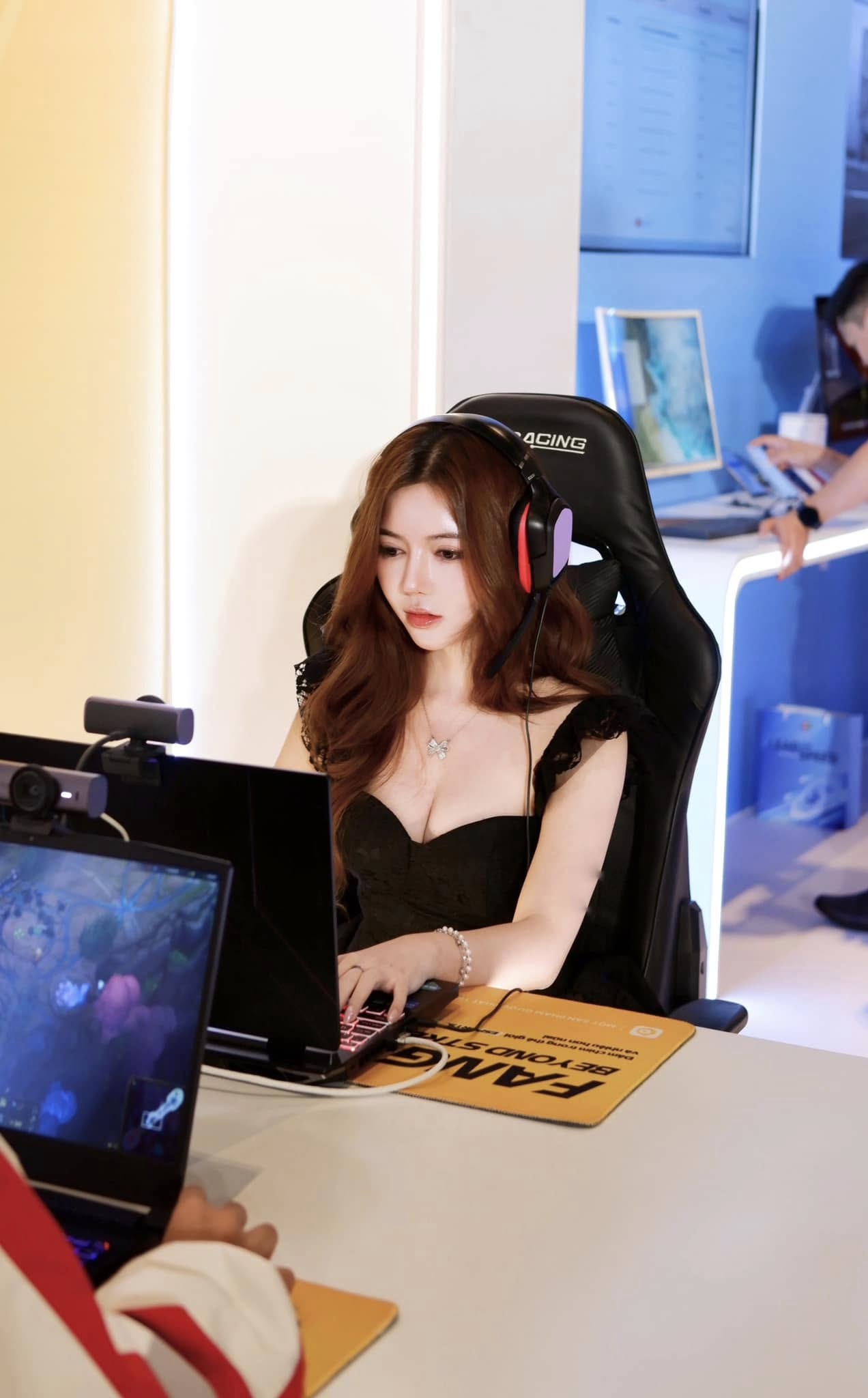 53799527413267186054850202279864498051187881n-17559643549971415843773-1756016419057-17560164193691540562881 "Ngây người" với màn comeback của nữ streamer kỳ cựu, vóc dáng không tuổi, nhan sắc như tượng tạc 53799527413267186054850202279864498051187881n 17559643549971415843773 1756016419057 17560164193691540562881