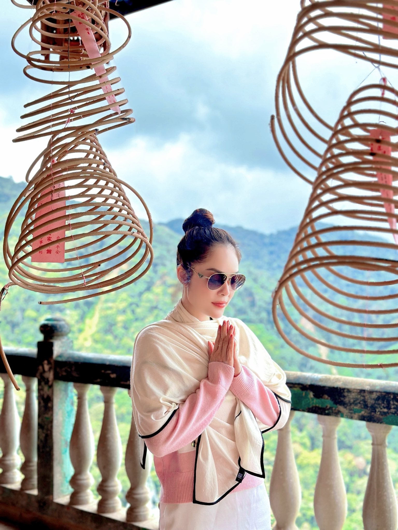 Loạt sao Việt vào chia buồn cùng Dương Cẩm Lynh- Ảnh 2.