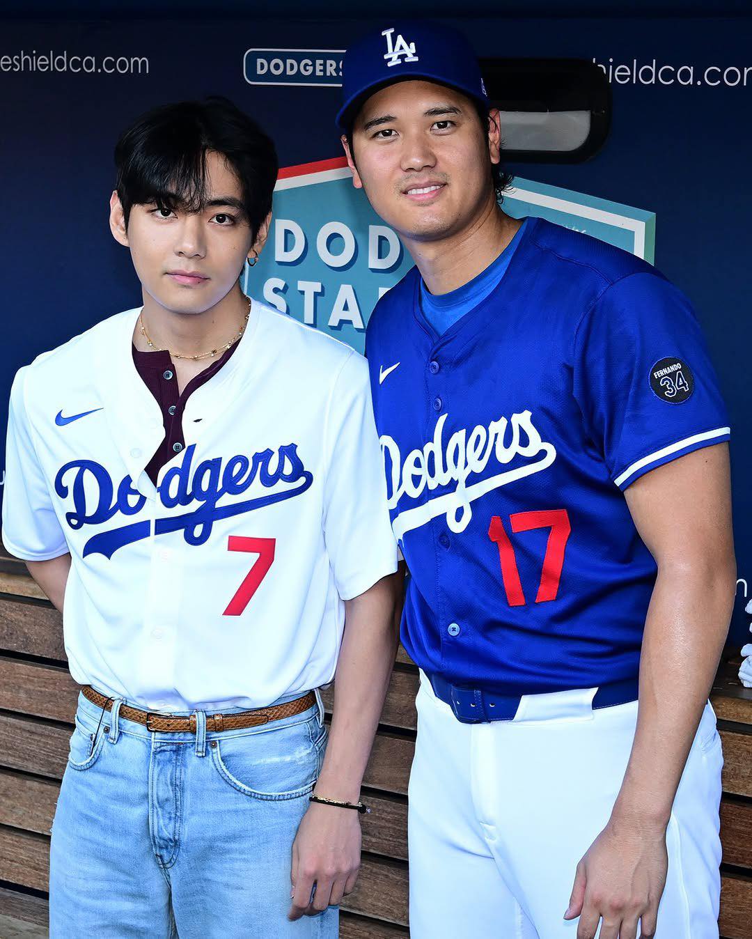 V (BTS) siêu manly, dáng đẹp lại còn ném bóng đỉnh thế này, phong thần bao nhiêu cũng không đủ!- Ảnh 10.