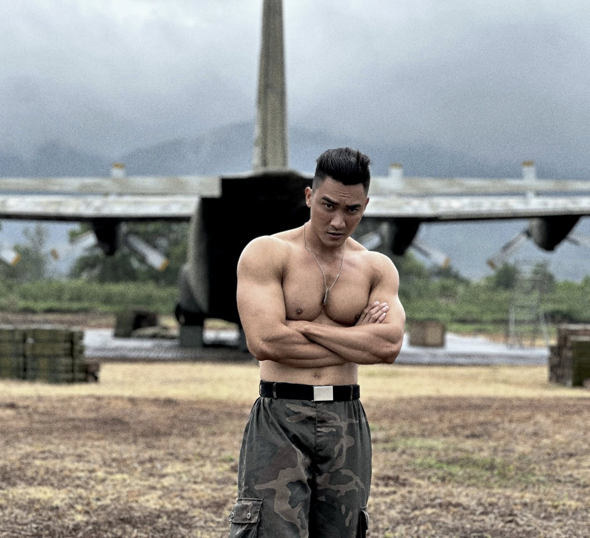 Mỹ nam gây sốc nhất Mưa Đỏ: Ác toàn diện vẫn không ai ghét nổi, lên hình vài phút mà cả triệu người vỗ tay- Ảnh 2. Mỹ nam gây sốc nhất Mưa Đỏ: Ác toàn diện vẫn không ai ghét nổi, lên hình vài phút mà cả triệu người vỗ tay- Ảnh 2.