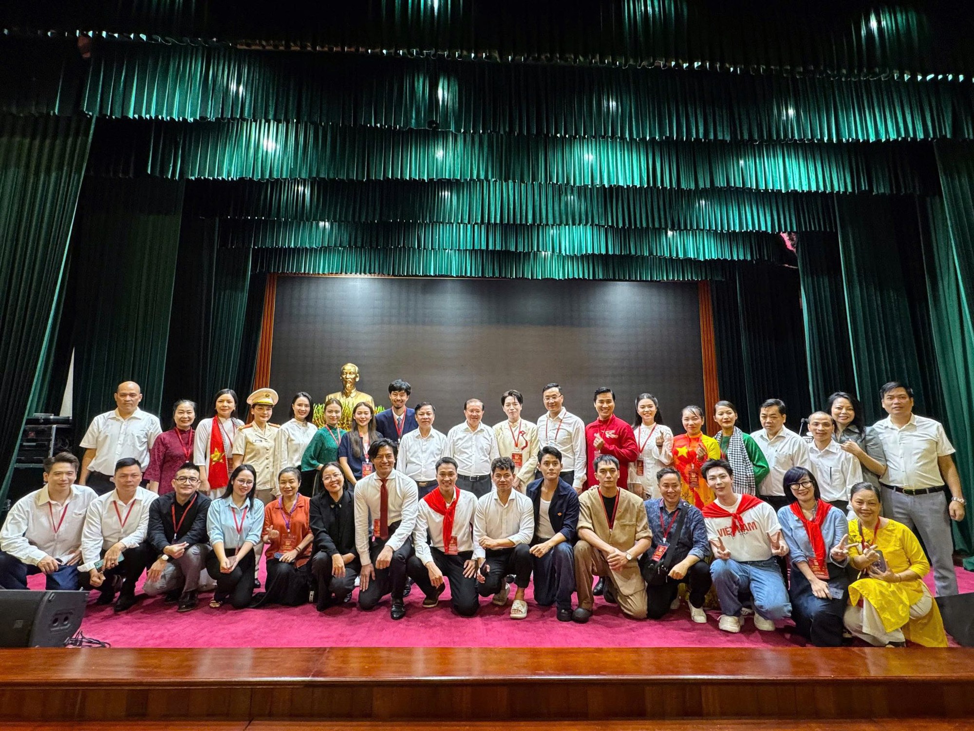 Hoàng Thuỳ Linh công khai xuất hiện bên Đen Vâu- Ảnh 5.