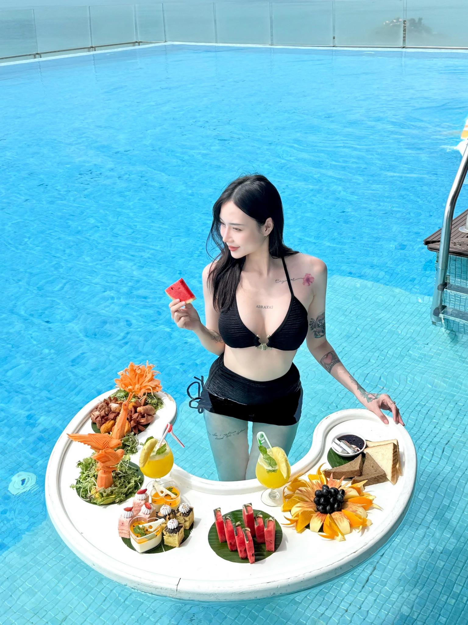 Nửa năm mới online, nữ streamer