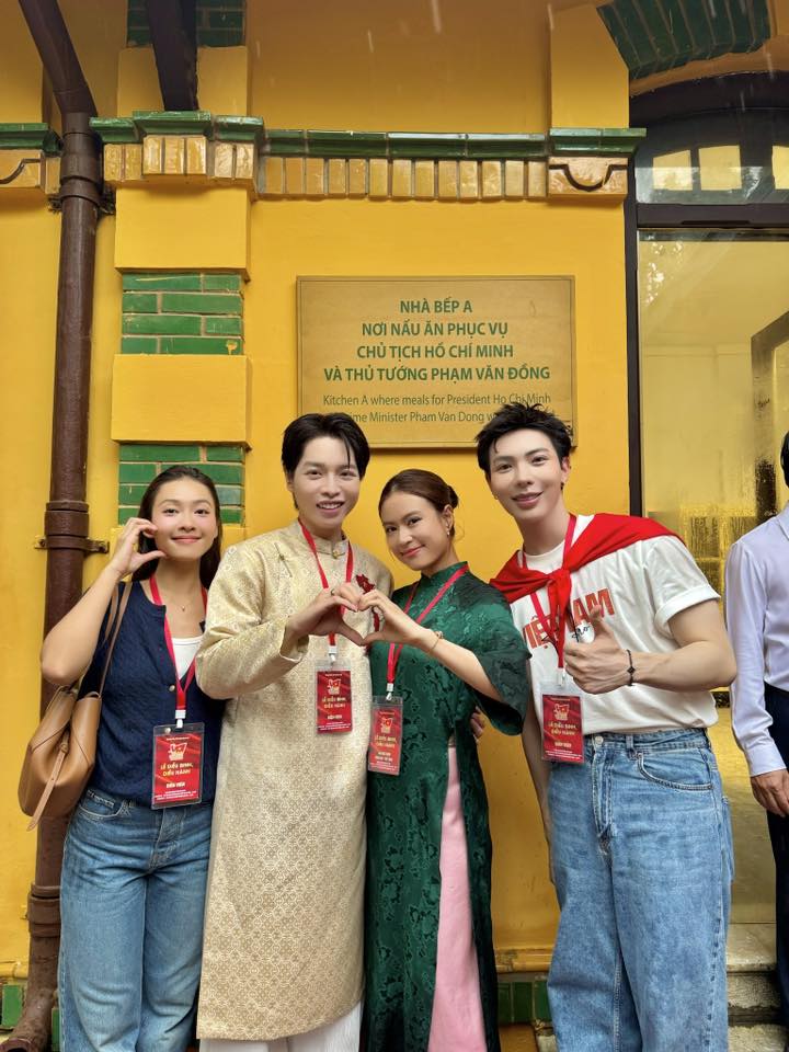 Hoàng Thuỳ Linh - Đen Vâu, NSND Xuân Bắc và dàn sao Việt tham gia lễ viếng Lăng Bác- Ảnh 5.