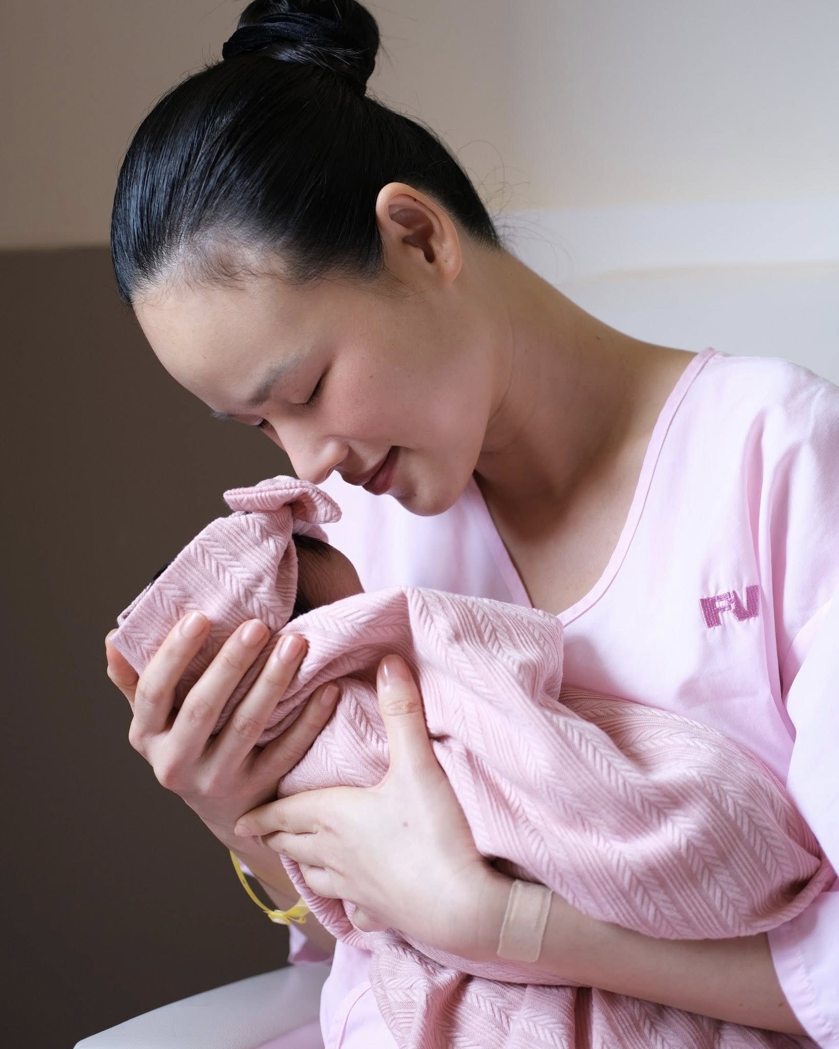 Siêu mẫu Vbiz và chồng bác sĩ chào đón con đầu lòng sau hơn 1 năm kết hôn- Ảnh 1. Siêu mẫu Vbiz và chồng bác sĩ chào đón con đầu lòng sau hơn 1 năm kết hôn- Ảnh 1.