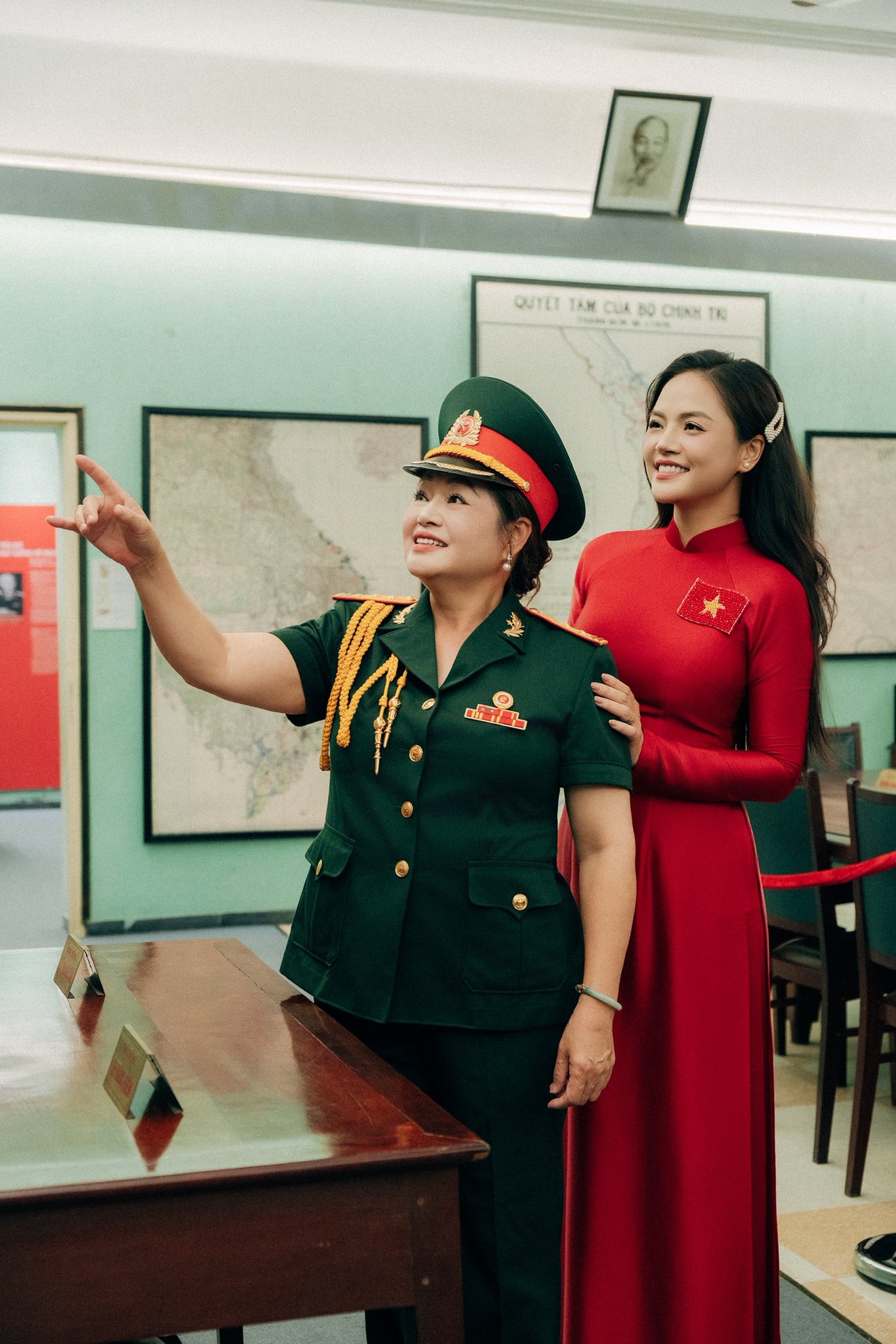 Nữ diễn viên có mẹ là Thượng tá quân đội, vinh dự cầm biển của khối Văn hoá - Thể thao diễu hành A80- Ảnh 6.