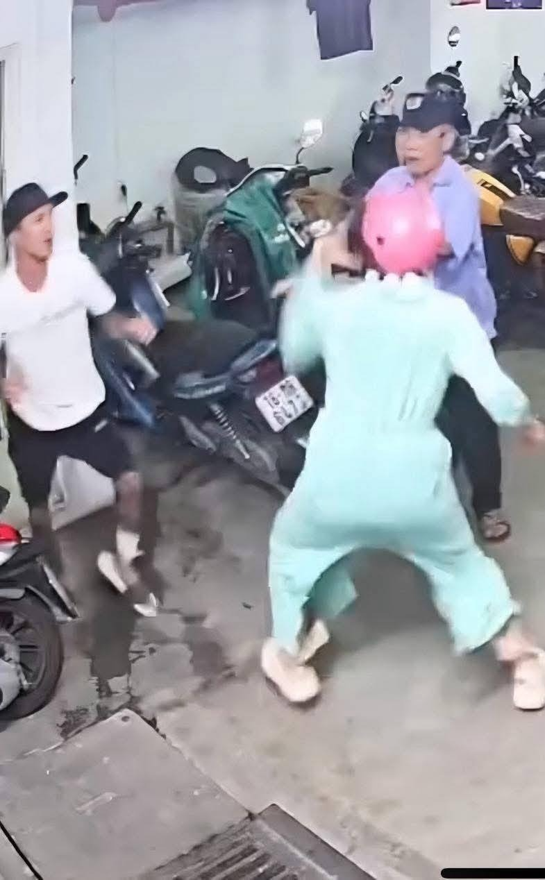 Vụ cô gái MMA chống trả dưới hầm xe: Johnny Trí Nguyễn bất ngờ tặng suất học bổng cho thanh niên xăm trổ!- Ảnh 4.