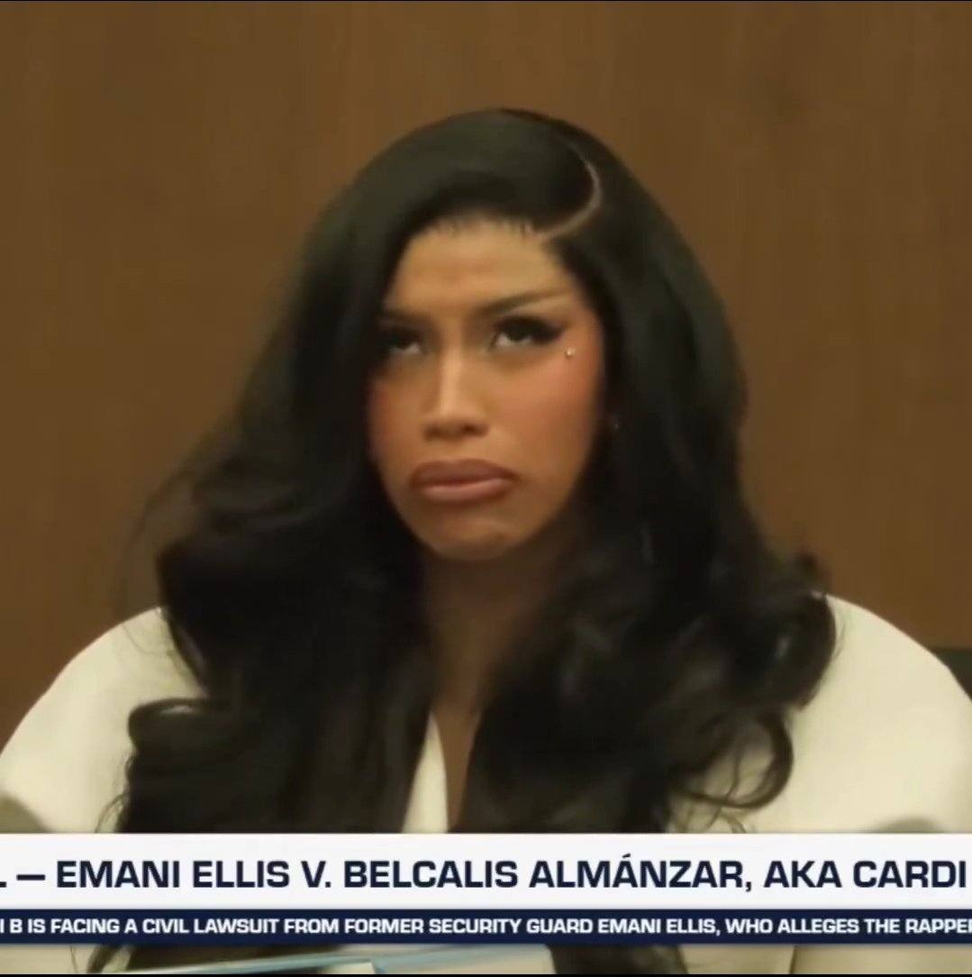 Sao nữ tưng tửng nhất showbiz: Vừa hầu toà chấn động MXH, nay phát hiện ra vỉa hè đốt nhang bán đồ- Ảnh 4.