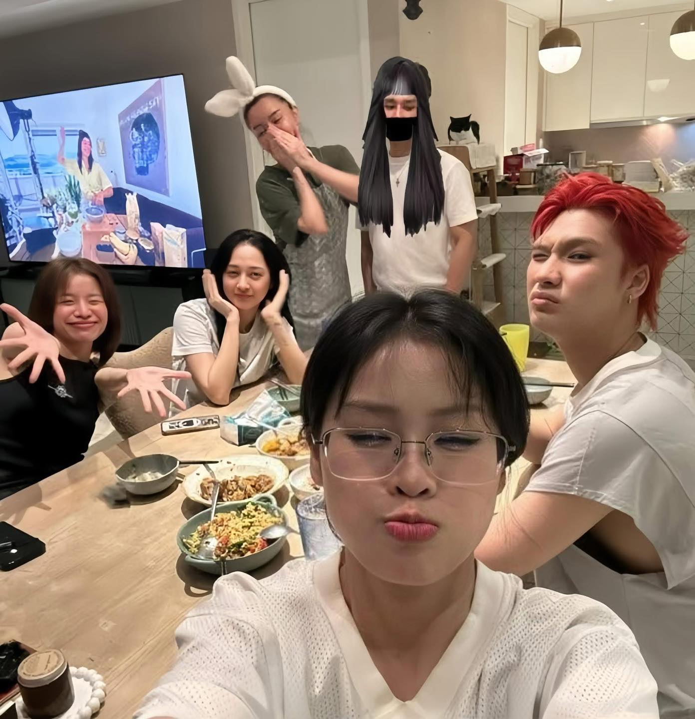 Tăng Duy Tân bị tóm dính “nguỵ trang” kè kè bên Bích Phương: Đến khi nào mới có danh phận?- Ảnh 1.