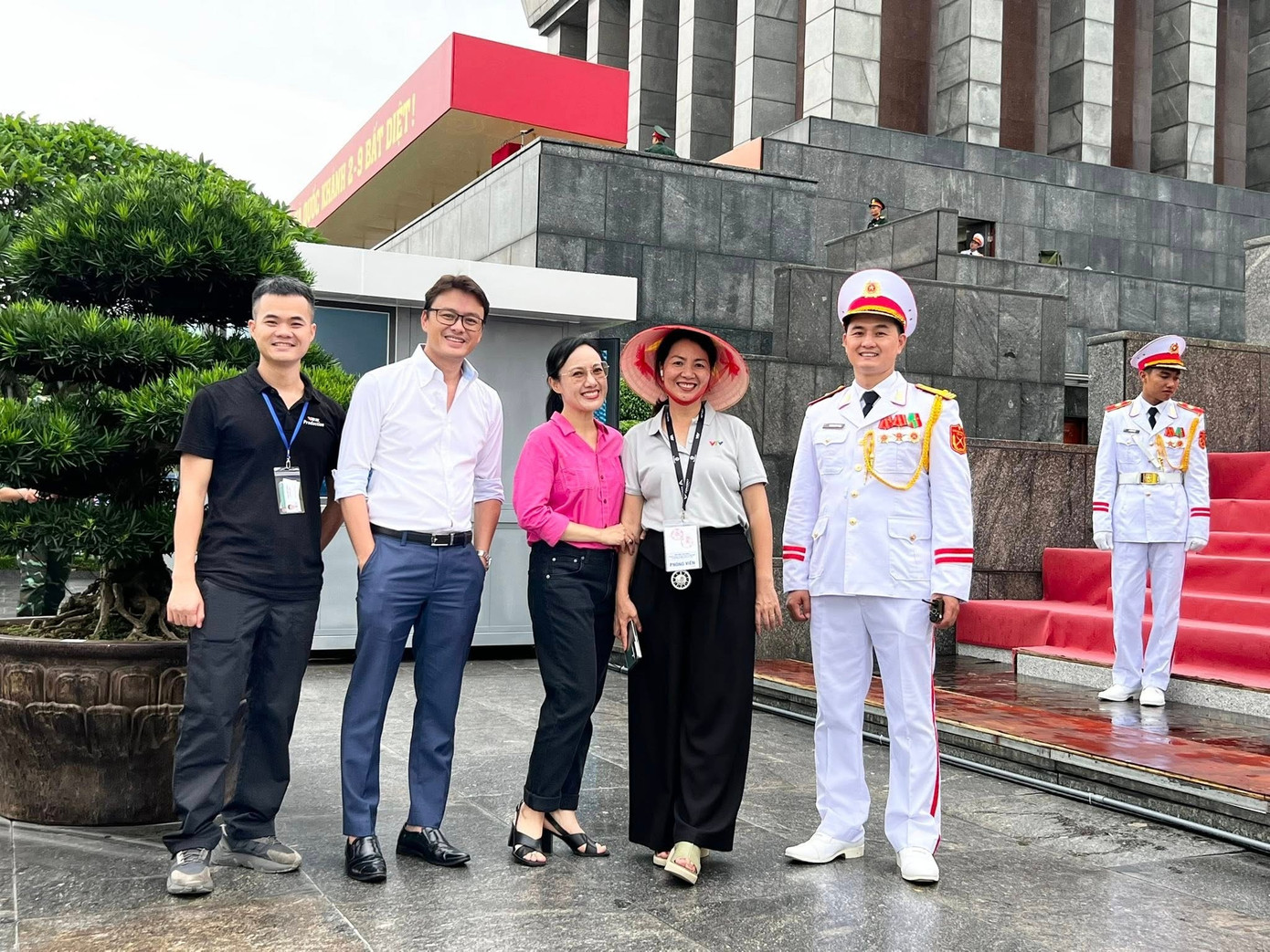 Chân dung 13 người trong tổ thuyết minh Lễ diễu binh, diễu hành A80- Ảnh 4.