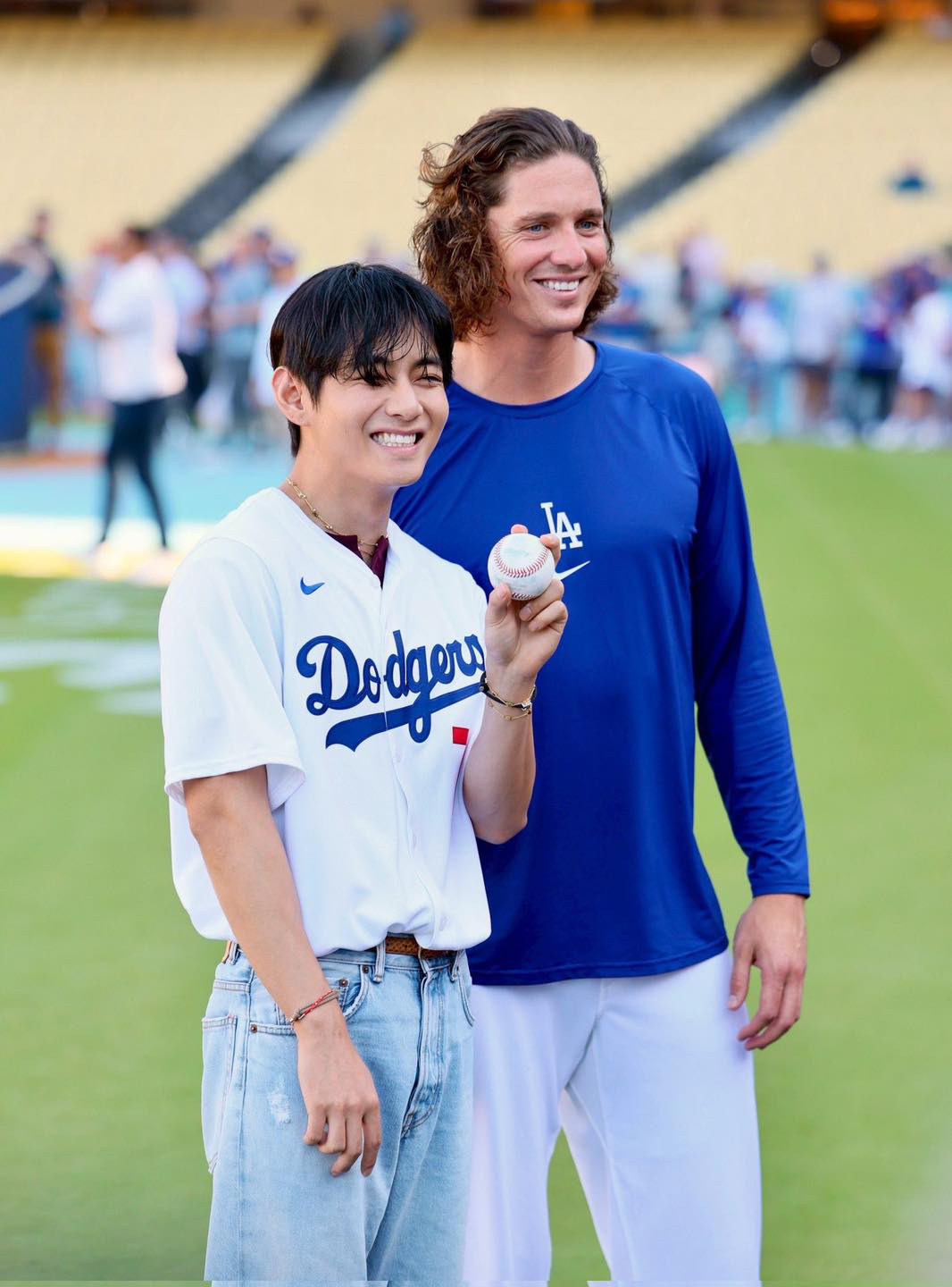 V (BTS) siêu manly, dáng đẹp lại còn ném bóng đỉnh thế này, phong thần bao nhiêu cũng không đủ!- Ảnh 9.