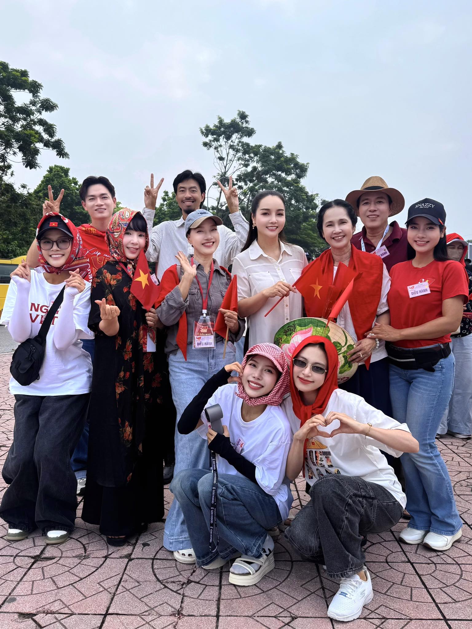 Bắt cận visual Hoàng Thuỳ Linh khi đi tập luyện diễu hành, có 1 hành động ghi điểm mạnh- Ảnh 7.