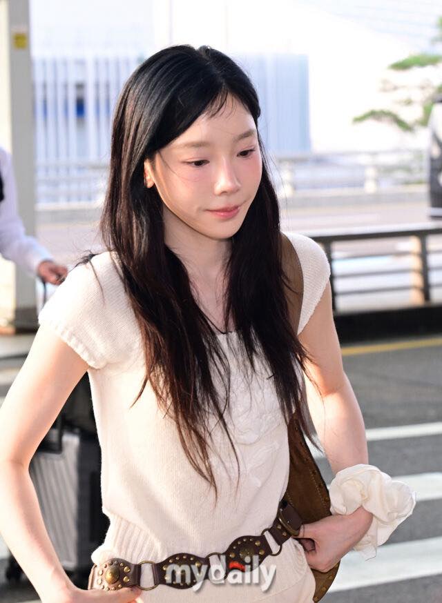 Đại hội sao SMTOWN đổ bộ Tân Sơn Nhất: Taeyeon và