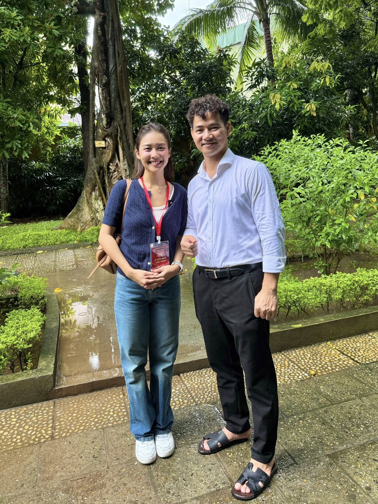 Hoàng Thuỳ Linh - Đen Vâu, NSND Xuân Bắc và dàn sao Việt tham gia lễ viếng Lăng Bác- Ảnh 1.