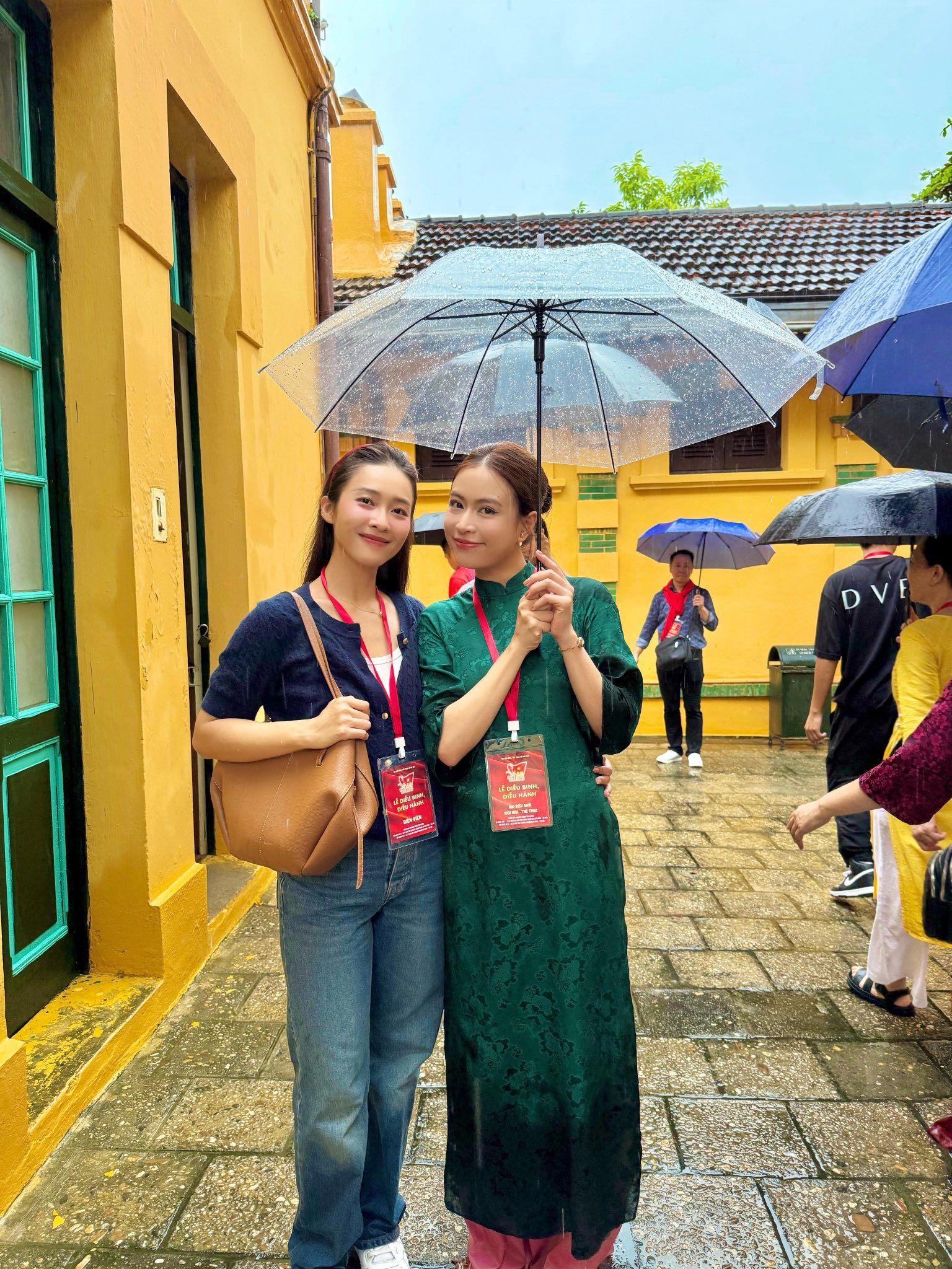 Hoàng Thuỳ Linh - Đen Vâu, NSND Xuân Bắc và dàn sao Việt tham gia lễ viếng Lăng Bác- Ảnh 2.