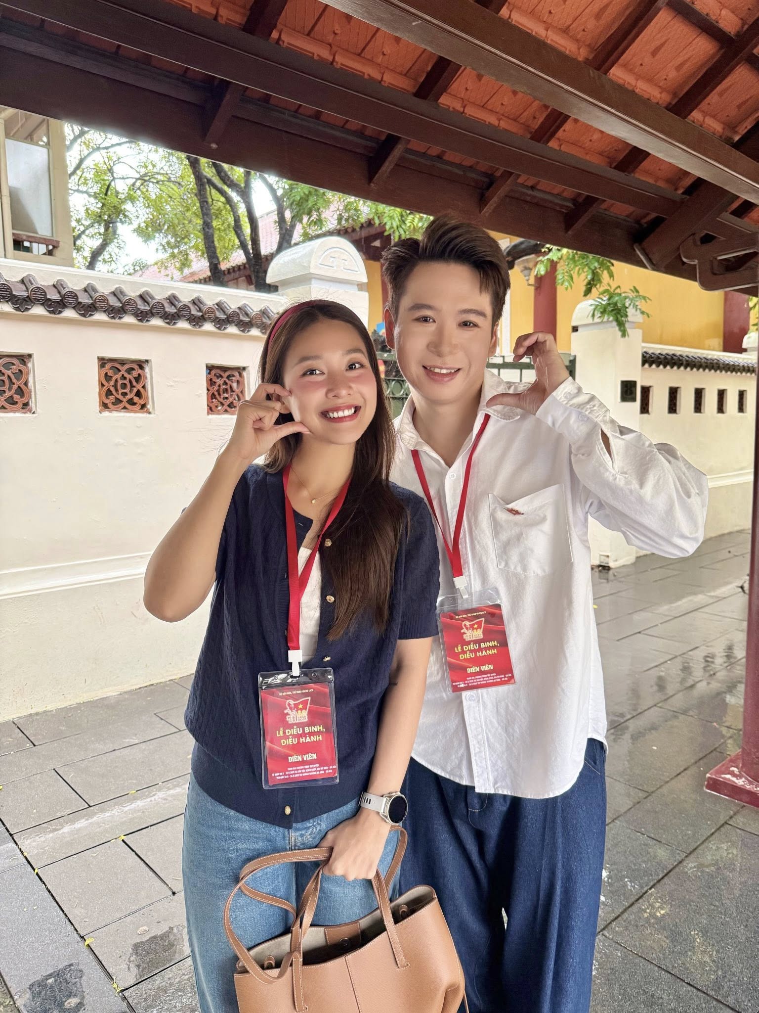 Hoàng Thuỳ Linh - Đen Vâu, NSND Xuân Bắc và dàn sao Việt tham gia lễ viếng Lăng Bác- Ảnh 6.