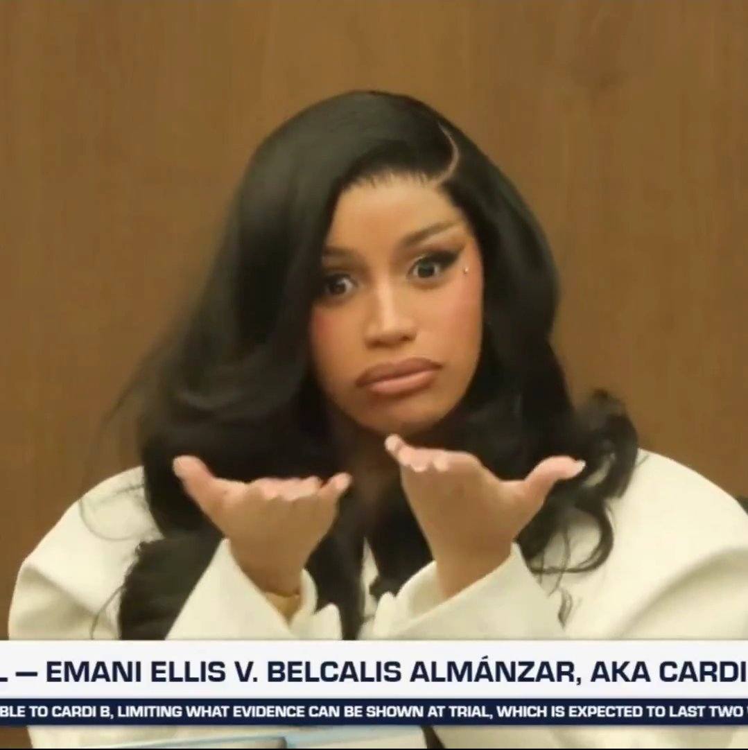 Trần đời chưa thấy ai hầu toà như sao nữ này: Hết cợt nhả, ngủ gục, rồi lại xô xát ngay sau xét xử!- Ảnh 11. Trần đời chưa thấy ai hầu toà như sao nữ này: Hết cợt nhả, ngủ gục, rồi lại xô xát ngay sau xét xử!- Ảnh 11.