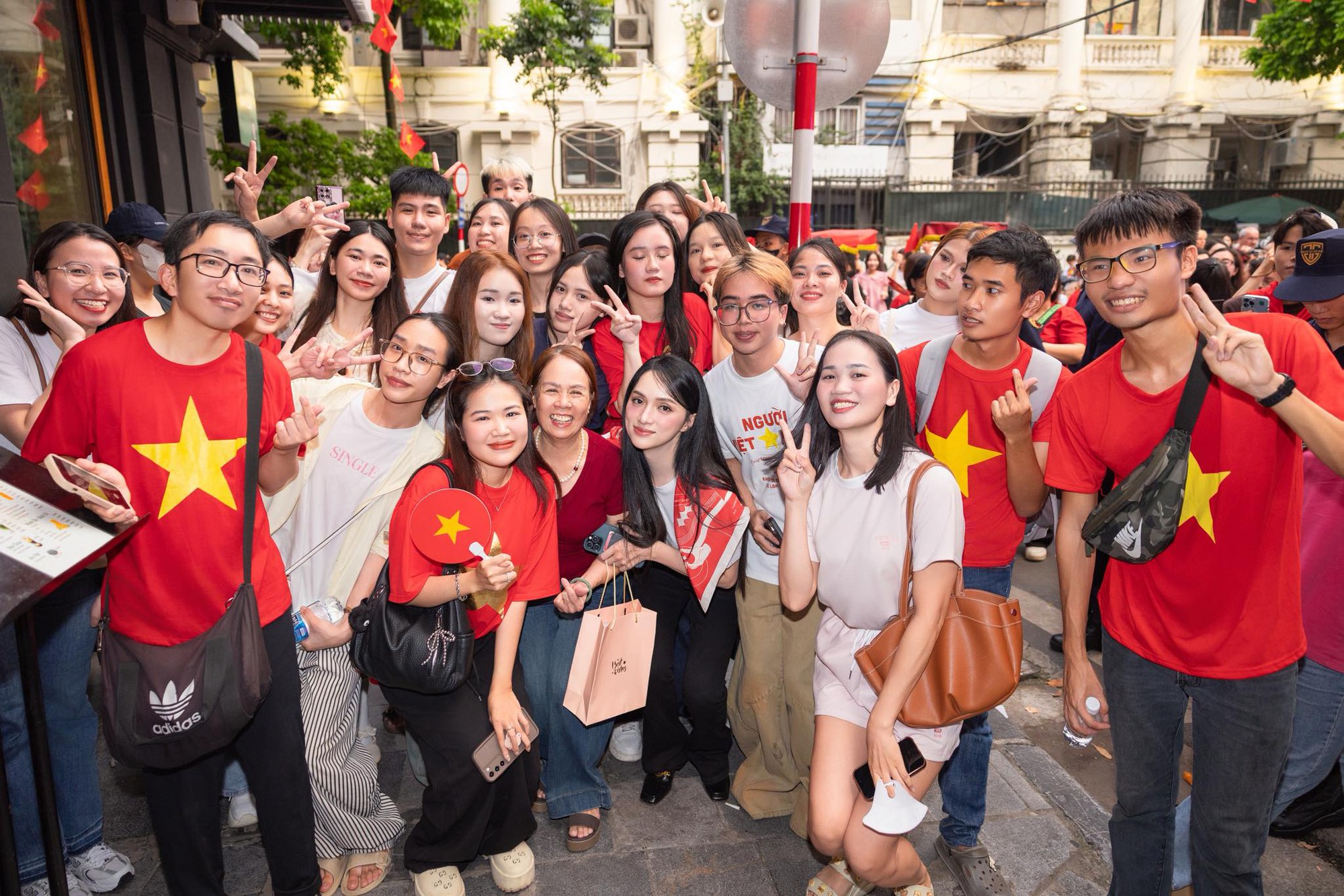 Visual Hương Giang ngày càng bén, đọ sắc nét căng với