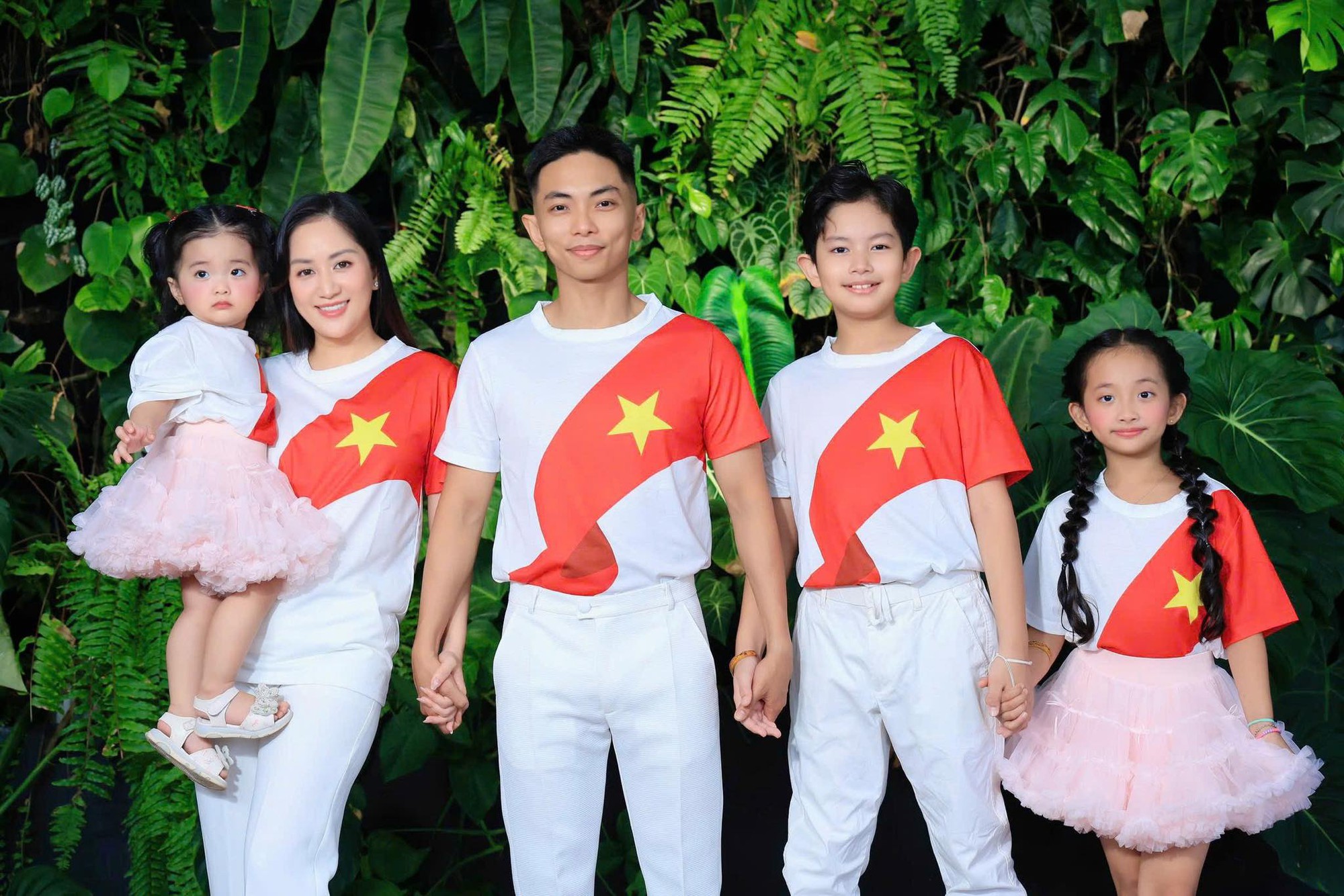 Ngoại hình nam nghệ sĩ là học trò kiêm chồng kém 11 tuổi của nữ Viện trưởng, sở hữu nhà 800m2 tại Bình Thạnh- Ảnh 6. Ngoại hình nam nghệ sĩ là học trò kiêm chồng kém 11 tuổi của nữ Viện trưởng, sở hữu nhà 800m2 tại Bình Thạnh- Ảnh 6.