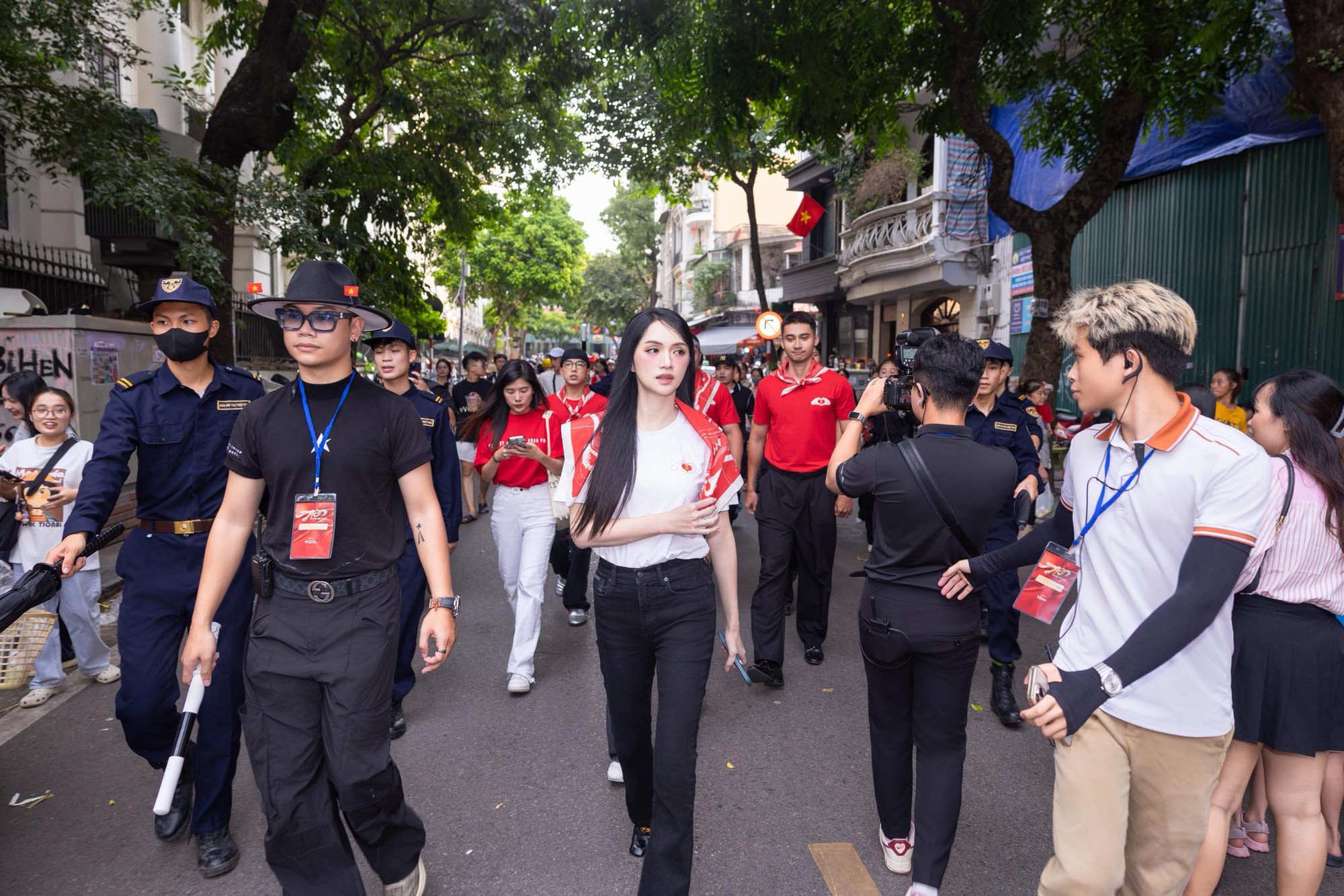 Visual Hương Giang ngày càng bén, đọ sắc nét căng với