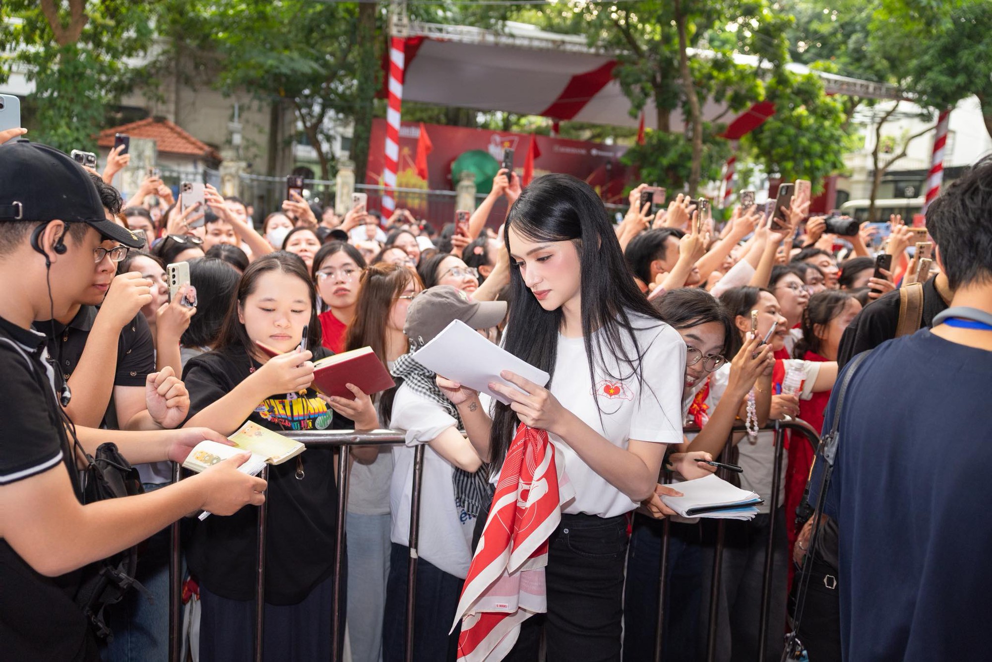 Visual Hương Giang ngày càng bén, đọ sắc nét căng với