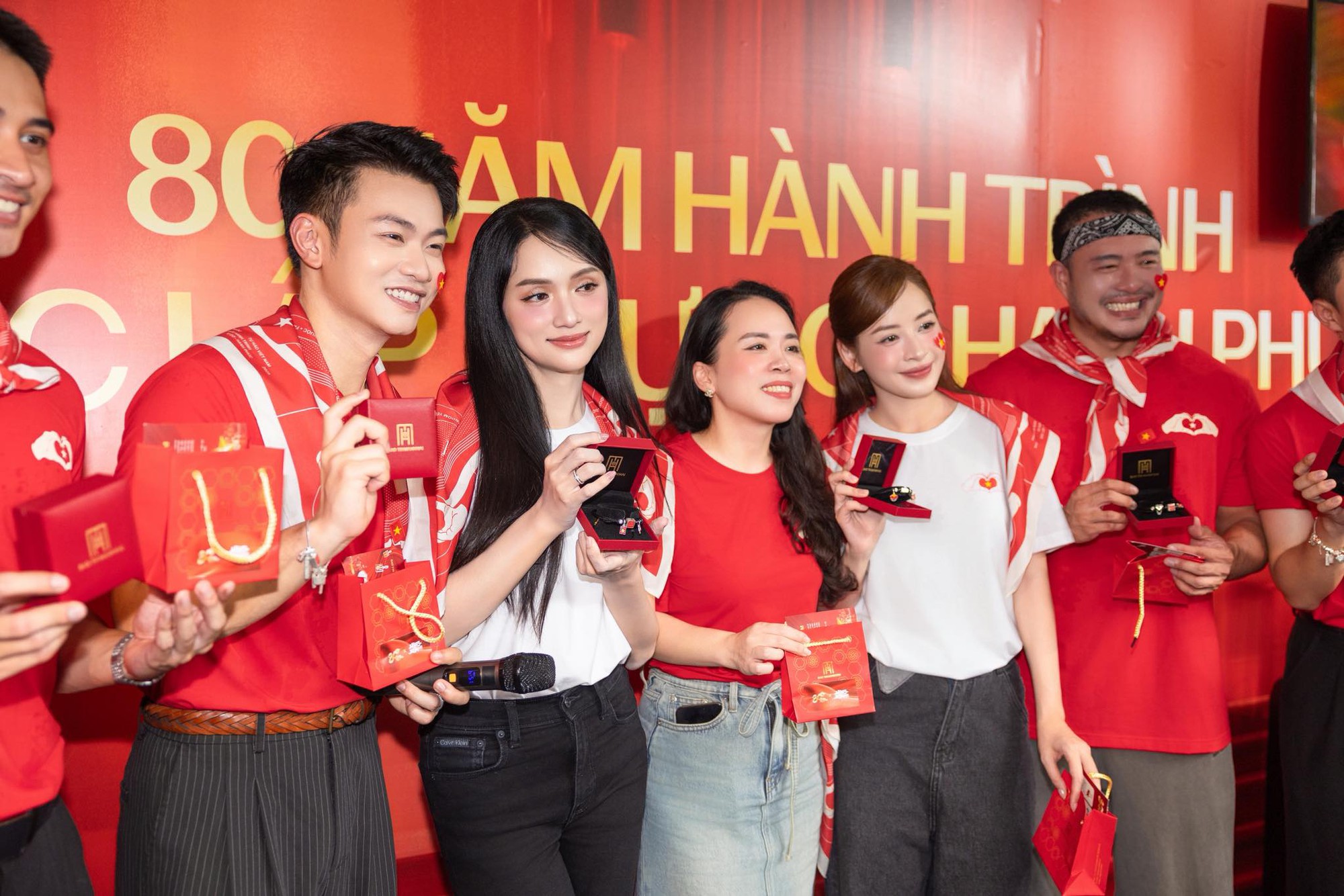 Visual Hương Giang ngày càng bén, đọ sắc nét căng với