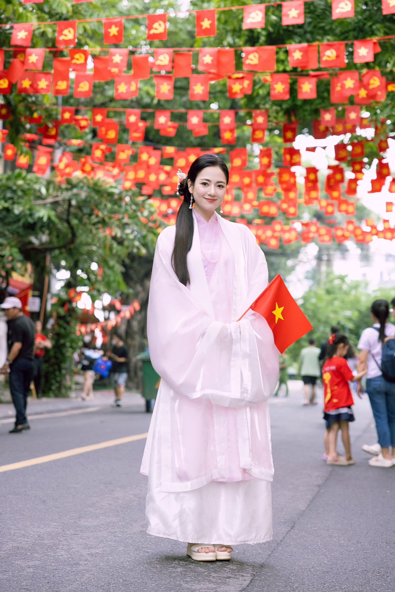 Sao Việt đồng loạt khoe sắc mừng ngày Tết Độc Lập, nhìn những khung hình đầy tự hào mới thấy: Hòa bình đẹp lắm- Ảnh 18. Sao Việt đồng loạt khoe sắc mừng ngày Tết Độc Lập, nhìn những khung hình đầy tự hào mới thấy: Hòa bình đẹp lắm- Ảnh 18.