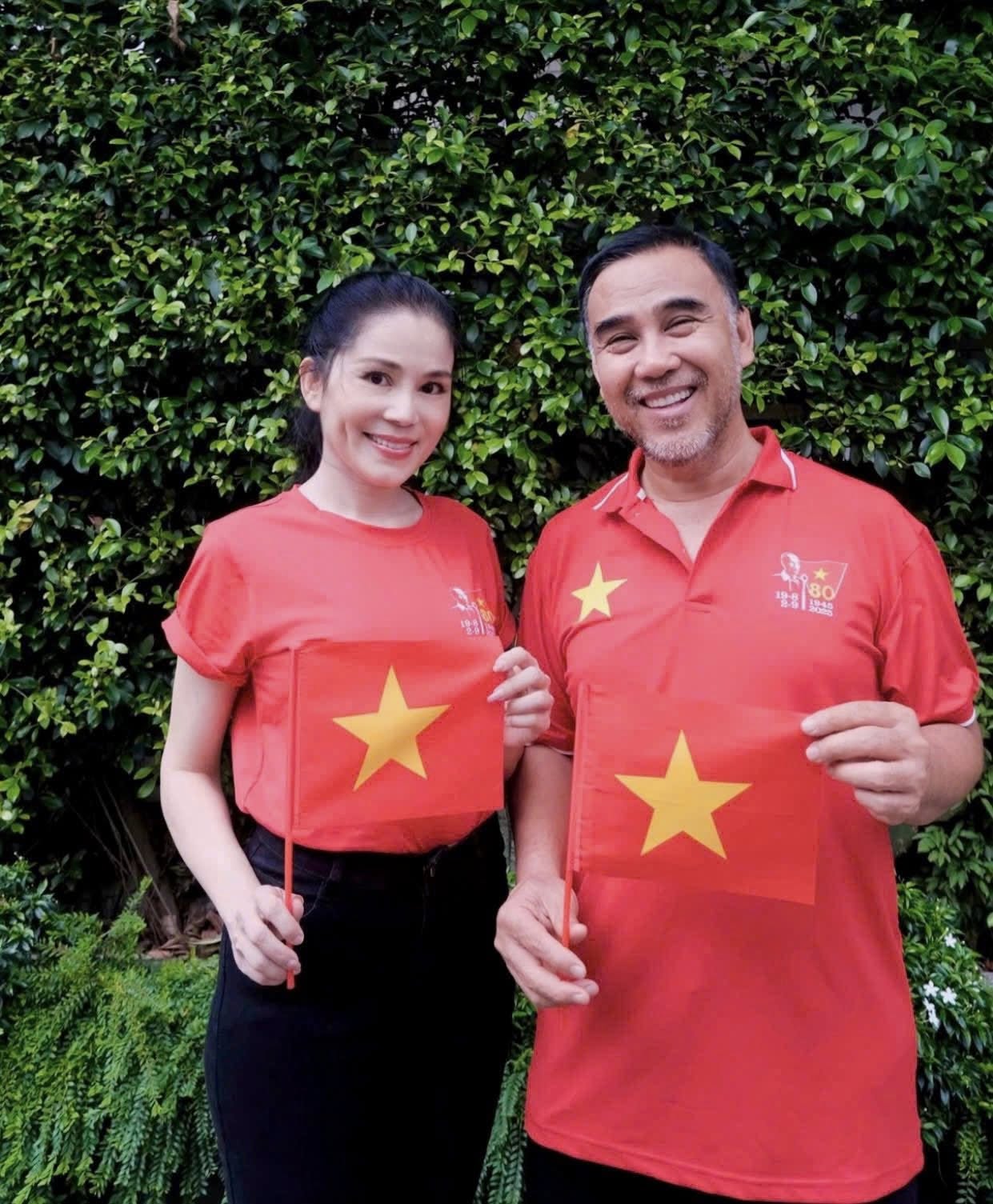 Quyền Linh lấy vợ doanh nhân giàu có nhưng không ngủ chung giường, cứ tối lại xuống đất nằm?- Ảnh 1.