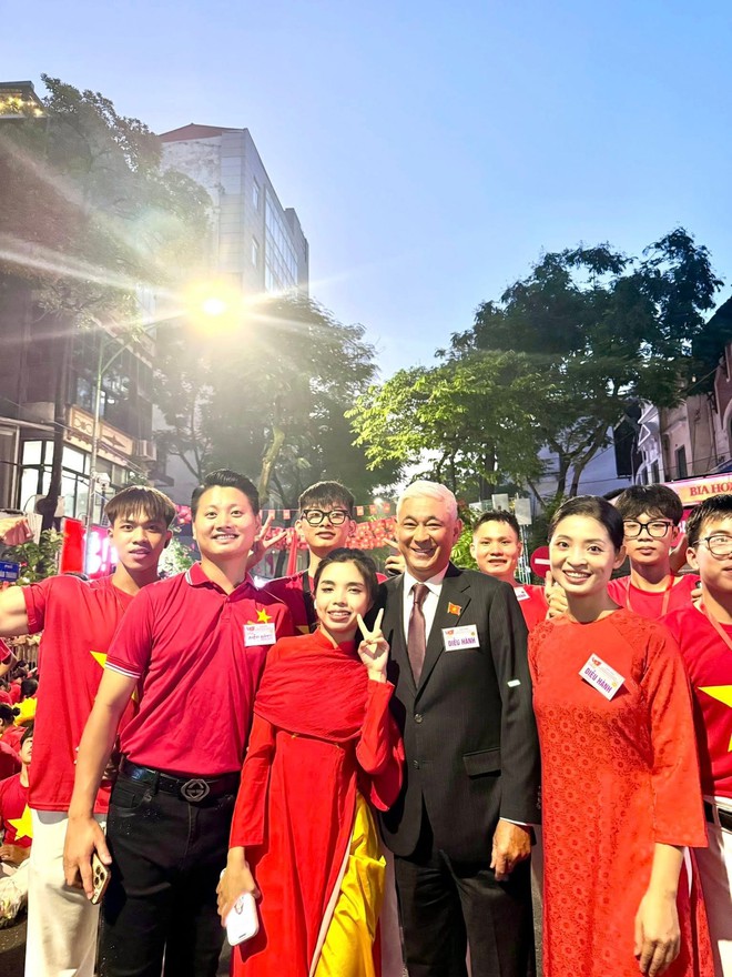 Vệ sĩ của Mỹ Tâm- Ảnh 3. Vệ sĩ của Mỹ Tâm- Ảnh 3.