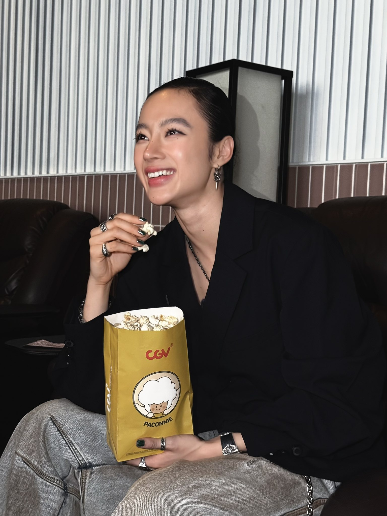 Angela Phương Trinh lạ lắm, sao lại có