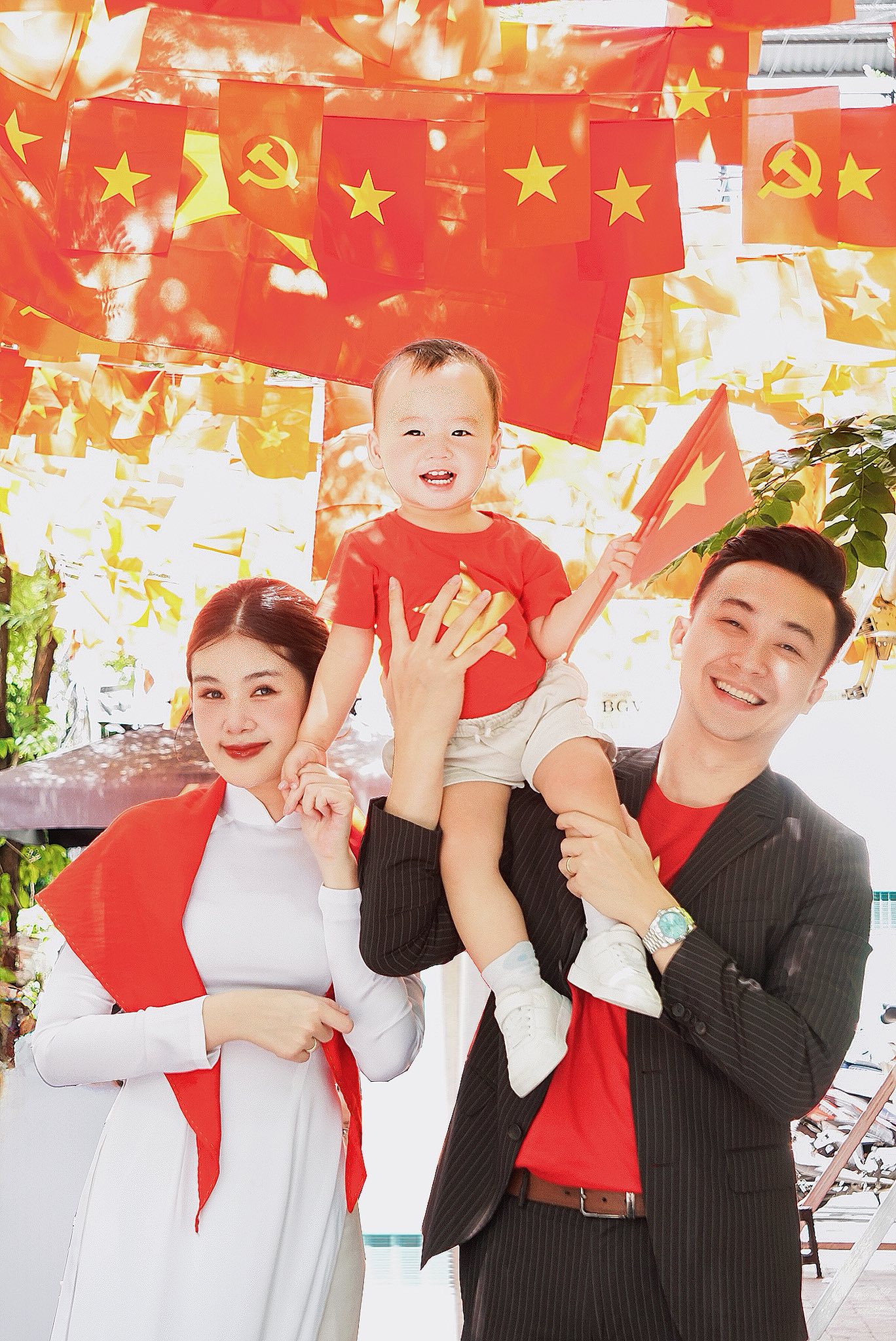 Sao Việt đồng loạt khoe sắc mừng ngày Tết Độc Lập, nhìn những khung hình đầy tự hào mới thấy: Hòa bình đẹp lắm- Ảnh 2. Sao Việt đồng loạt khoe sắc mừng ngày Tết Độc Lập, nhìn những khung hình đầy tự hào mới thấy: Hòa bình đẹp lắm- Ảnh 2.