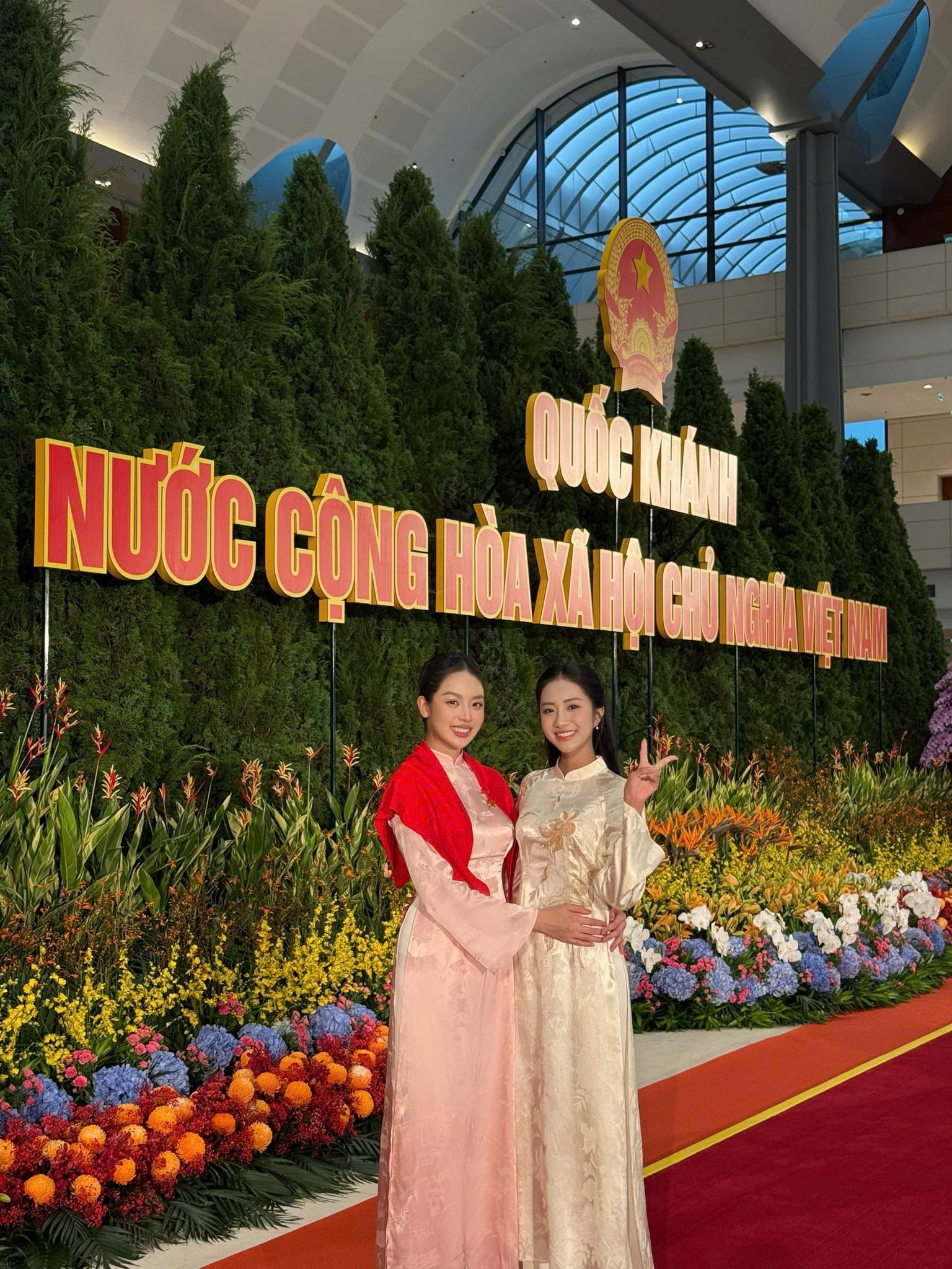 Hoa hậu Thanh Thủy - Phương Mỹ Chi và dàn sao dự tiệc chiêu đãi trọng thể kỷ niệm 80 năm Quốc khánh 2/9- Ảnh 3.