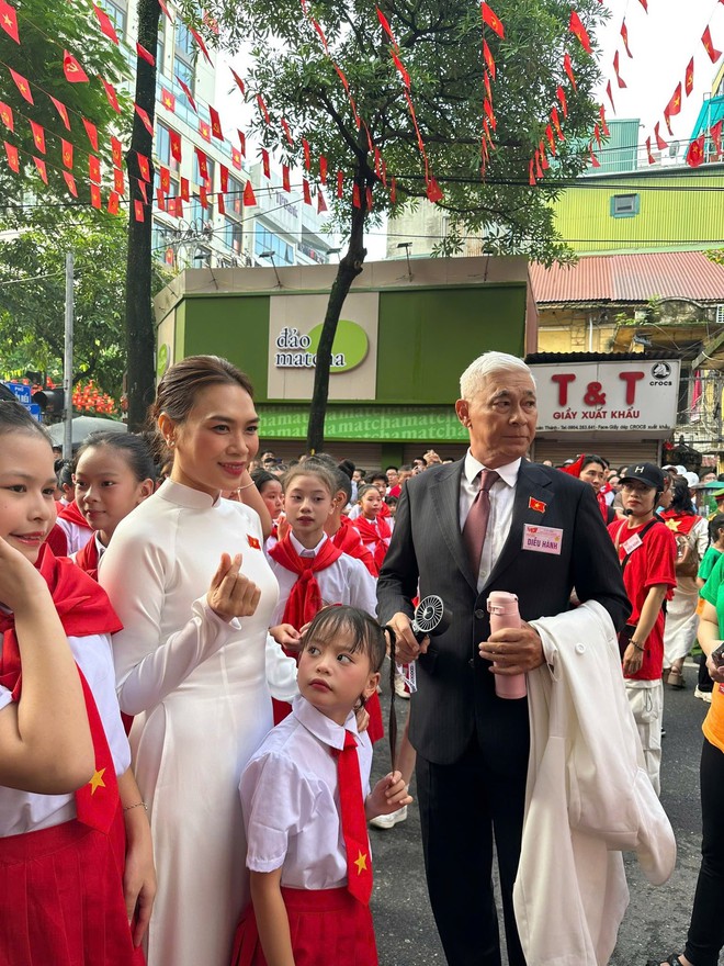 Vệ sĩ của Mỹ Tâm- Ảnh 2. Vệ sĩ của Mỹ Tâm- Ảnh 2.