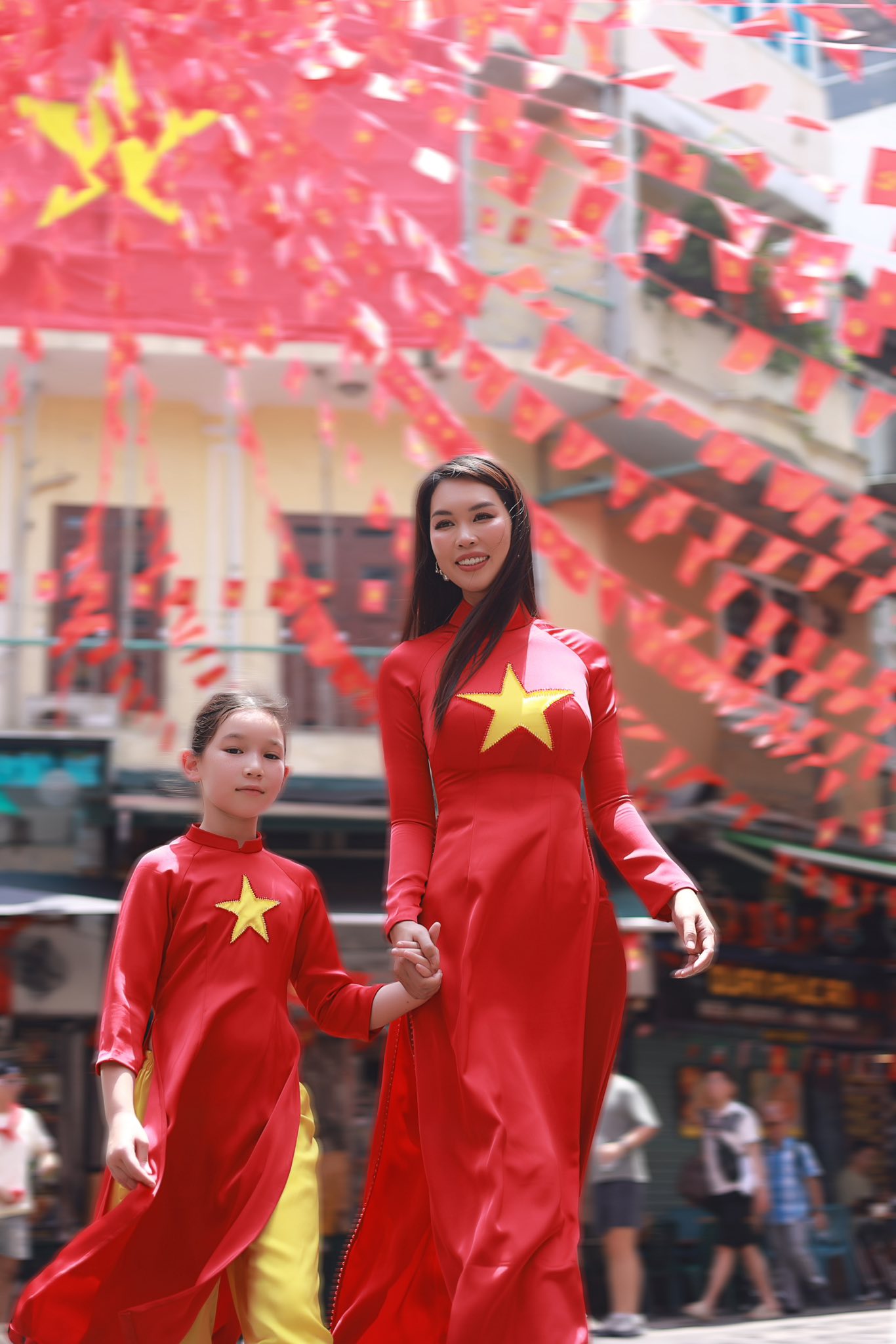 Sao Việt đồng loạt khoe sắc mừng ngày Tết Độc Lập, nhìn những khung hình đầy tự hào mới thấy: Hòa bình đẹp lắm- Ảnh 15. Sao Việt đồng loạt khoe sắc mừng ngày Tết Độc Lập, nhìn những khung hình đầy tự hào mới thấy: Hòa bình đẹp lắm- Ảnh 15.