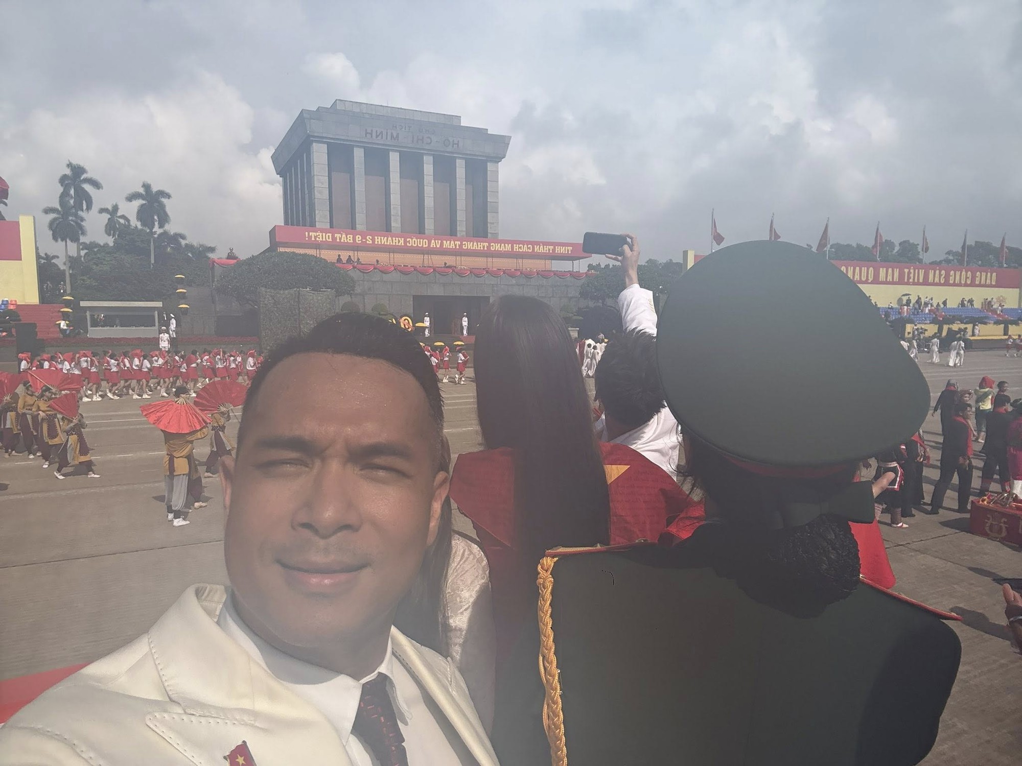 Nam diễn viên Vbiz bất ngờ hot khắp nơi với bộ ảnh diễu hành 2/9 Nam diễn viên Vbiz bất ngờ hot khắp nơi với bộ ảnh diễu hành 2/9