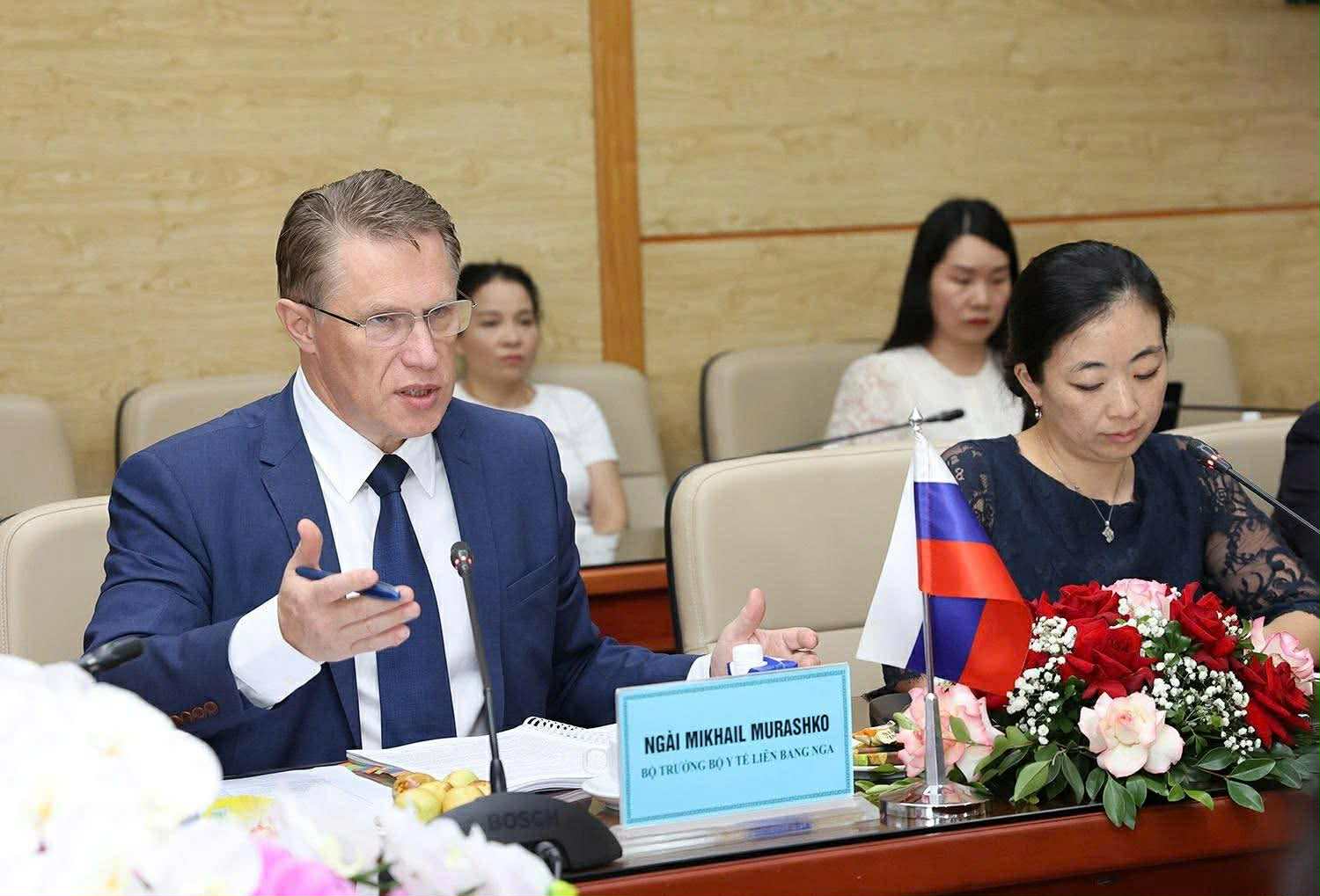 Bộ trưởng Y tế Nga cứu sống hành khách ngay giữa chuyến bay tới Hà Nội- Ảnh 1.