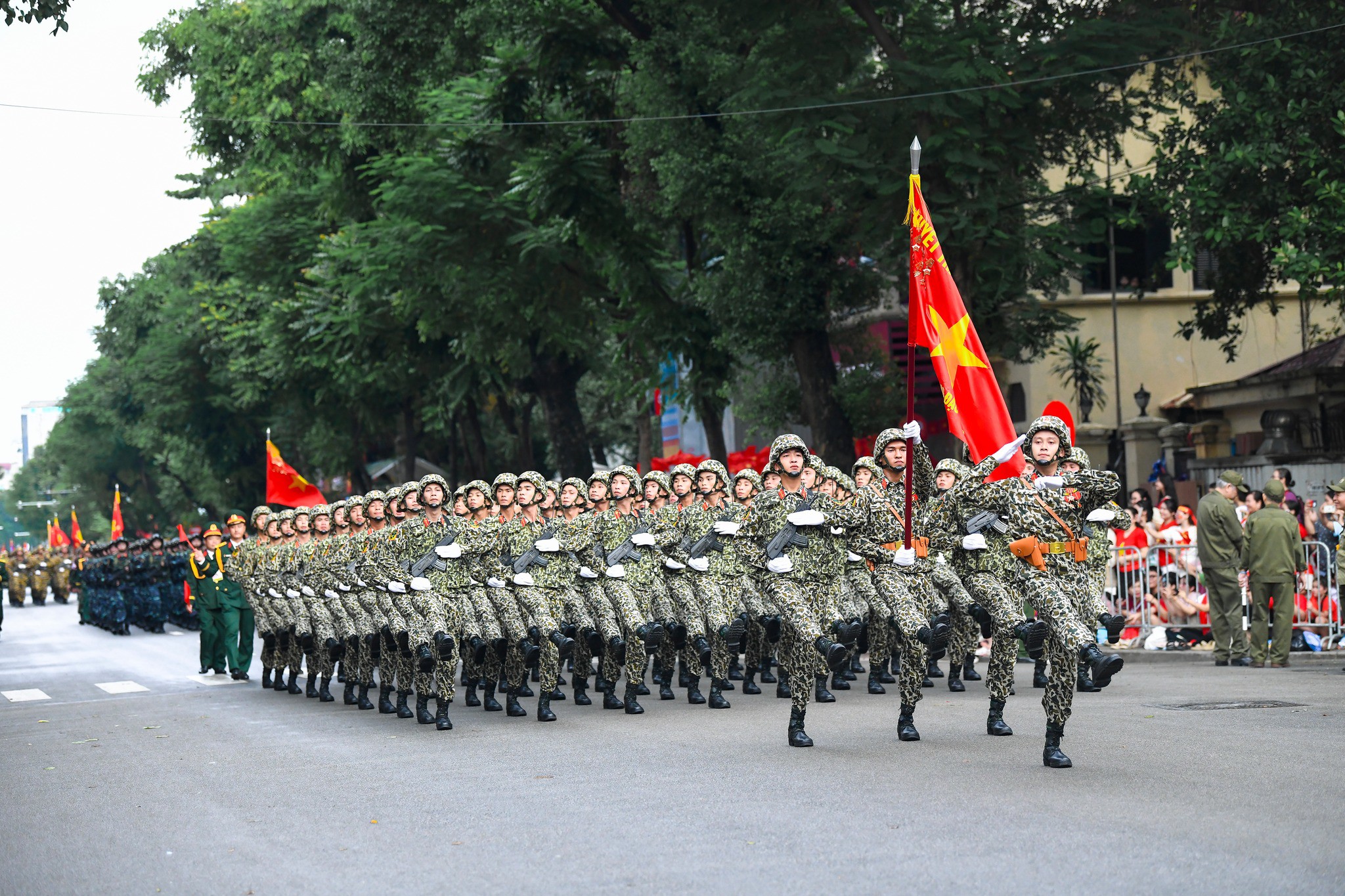 543108433_23898227733184012_2720447105720271720_n-1757079583-593-width2048height1365 Khối nam Đặc công.