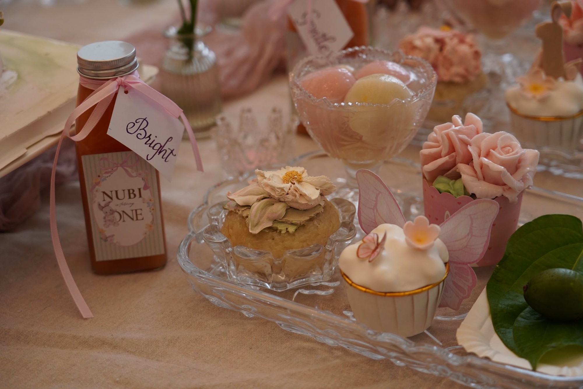 Tiệc thôi nôi cực xinh xẻo và ấm cúng nhưng không kém phần sang chảnh của em bé Nubi nhà siêu mẫu Võ Hoàng Yến- Ảnh 8.