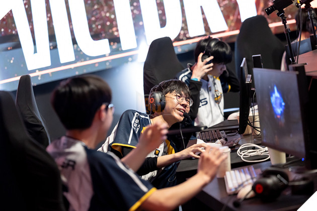 LCP 2025: CFO JunJia Khang Dinh Yeu To Ky Luat Rat Quan Trong, Danh Gia Cao Fearless Draft 2 LCP 2025: CFO JunJia Khẳng Định Yếu Tố Kỷ Luật Rất Quan Trọng, Đánh Giá Cao Fearless Draft 2