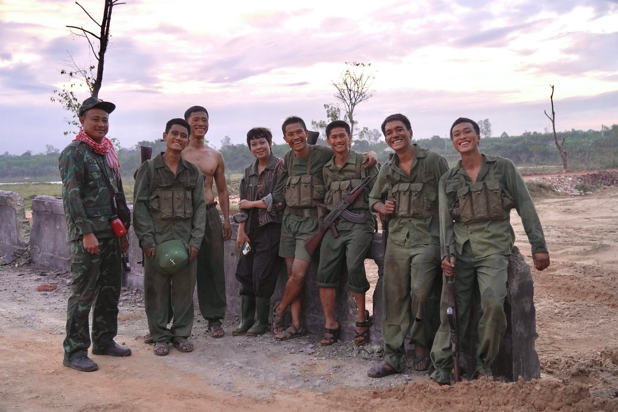 Chi tiết gây tranh cãi nhất Mưa Đỏ: Chỉ 1 ống cống và 1 thi thể nhưng xem tới 3 lần vẫn không hiểu nổi ẩn ý- Ảnh 1.