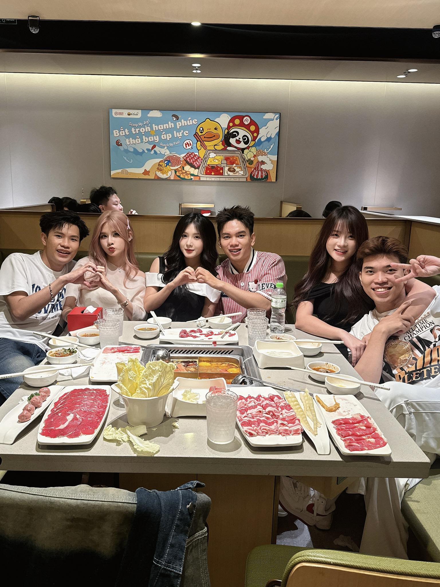 Hẹn hò tập thể với cặp đôi của Quỳnh Alee, Lyly Sury nhận sự khiếm nhã của cộng đồng mạng- Ảnh 1.