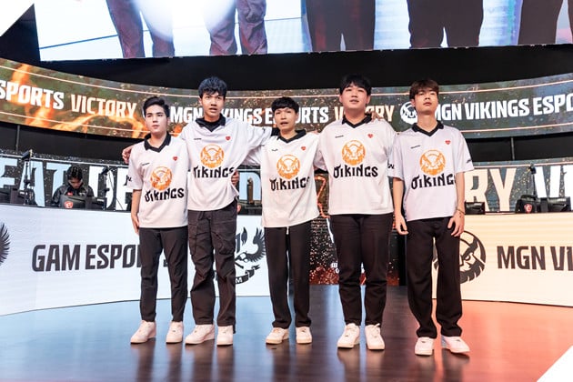 Nhin Lai LCP 2025 Giai doan Giua mua Tuan 5: Khi Doi Canh Vang Den Guc Nga 2 Nhìn Lại LCP 2025 Giai đoạn Giữa mùa Tuần 5: Khi Đôi Cánh Vàng Đen Gục Ngã 2