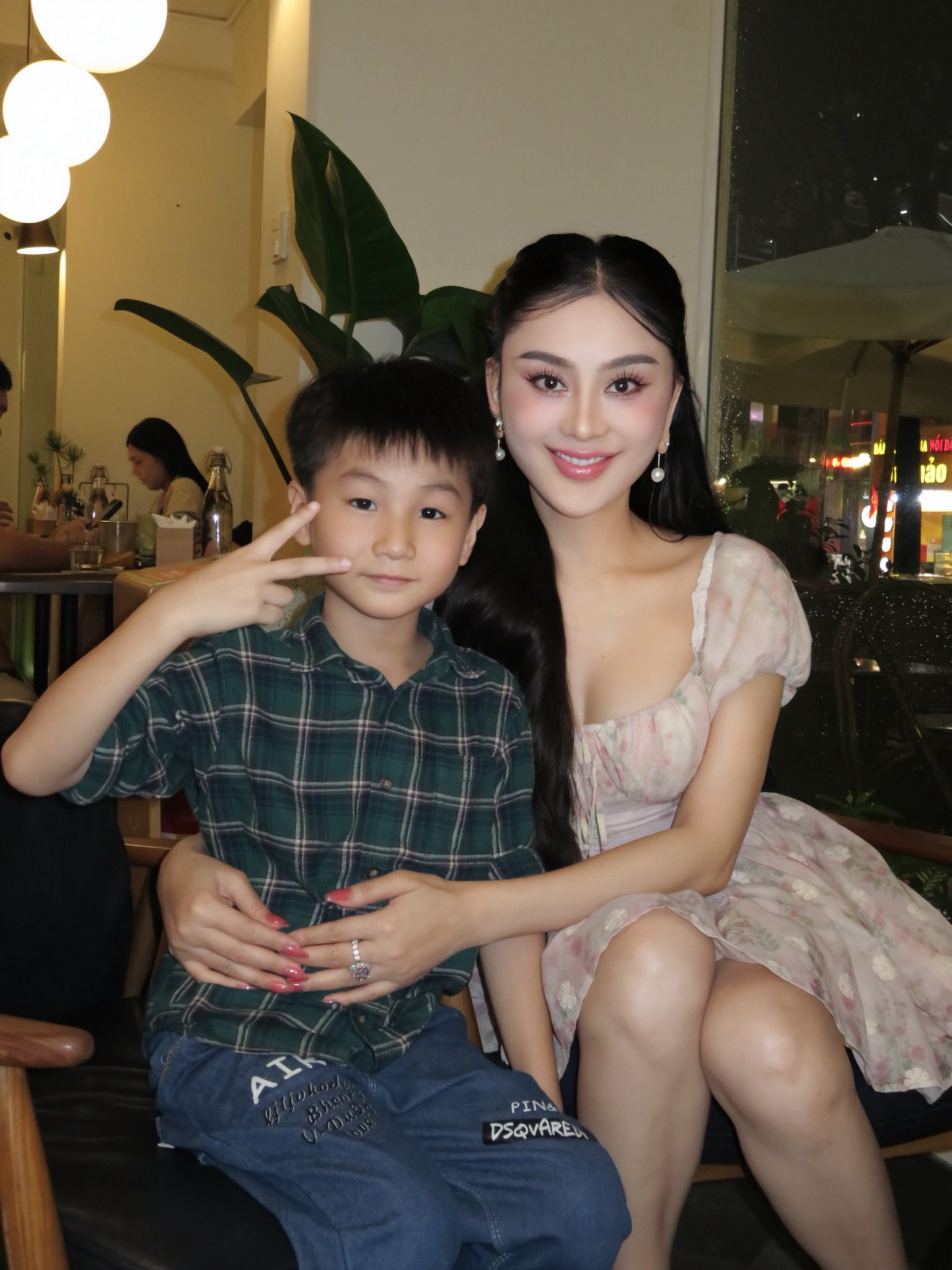 Nghệ sĩ chuyển giới cầm 30 tỷ tiền mặt đi mua biệt thự ở TP.HCM, U50 làm mẹ đơn thân, lận đận tình duyên- Ảnh 7. Nghệ sĩ chuyển giới cầm 30 tỷ tiền mặt đi mua biệt thự ở TP.HCM, U50 làm mẹ đơn thân, lận đận tình duyên- Ảnh 7.