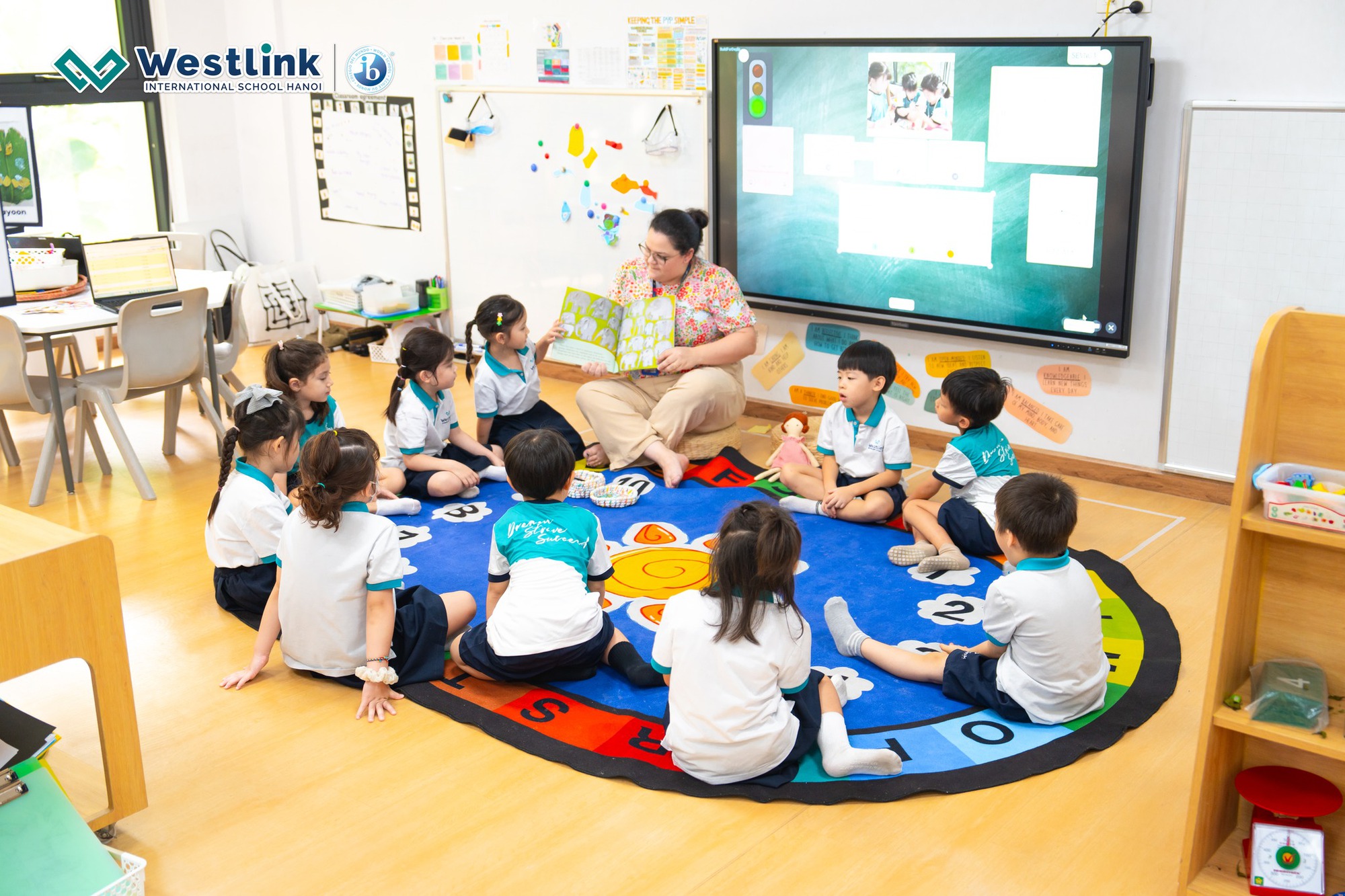 Lan Phương chi 1 tỷ/năm để nuôi con, 2 ái nữ đều học trường quốc tế, được mẹ địu đi du lịch khắp thế giới- Ảnh 3. Lan Phương chi 1 tỷ/năm để nuôi con, 2 ái nữ đều học trường quốc tế, được mẹ địu đi du lịch khắp thế giới- Ảnh 3.