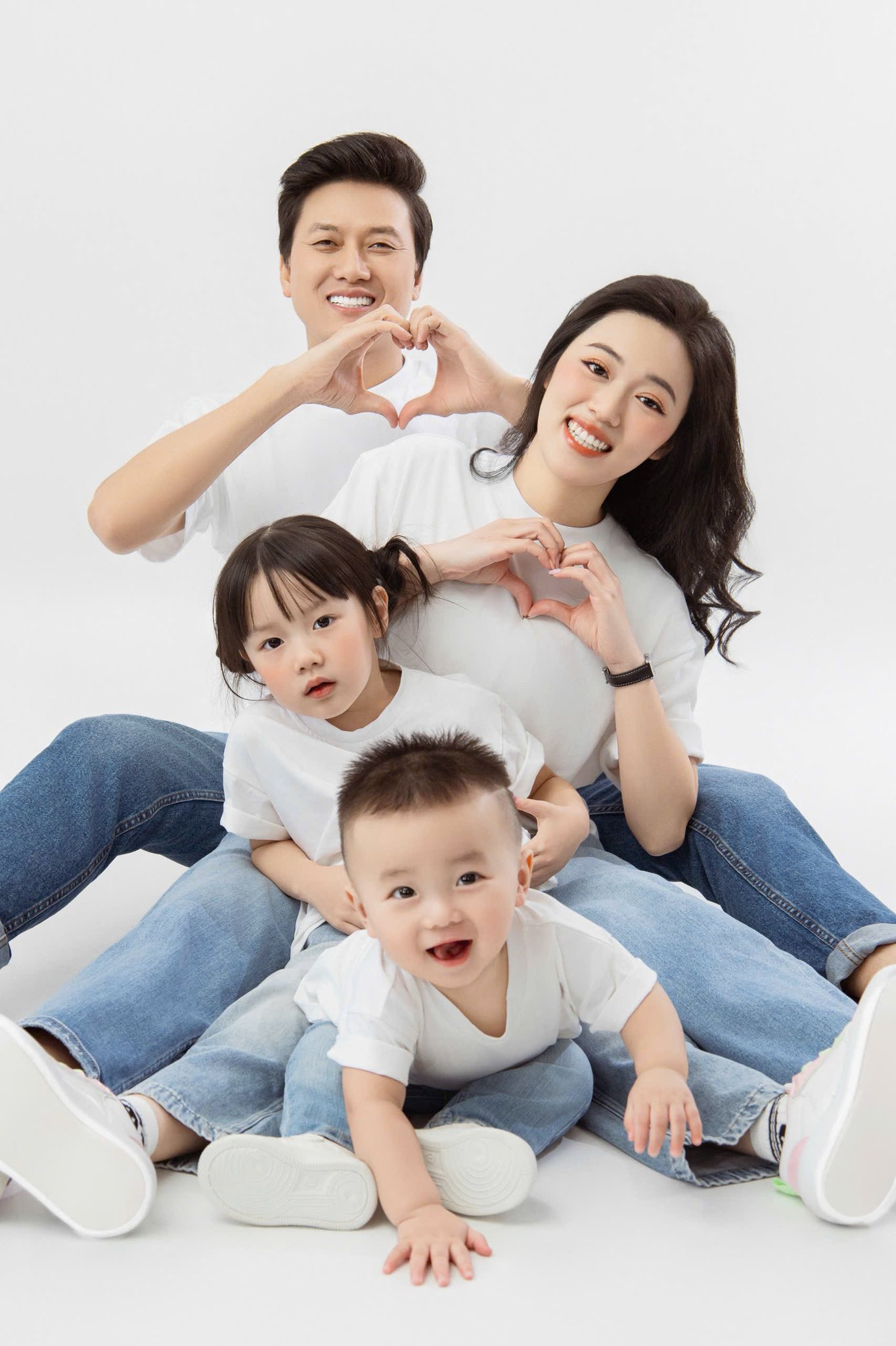 Nam diễn viên lấy vợ kém 16 tuổi: “Tôi có một khoản tiền dành riêng cho gia đình và không được đụng vào”- Ảnh 2.