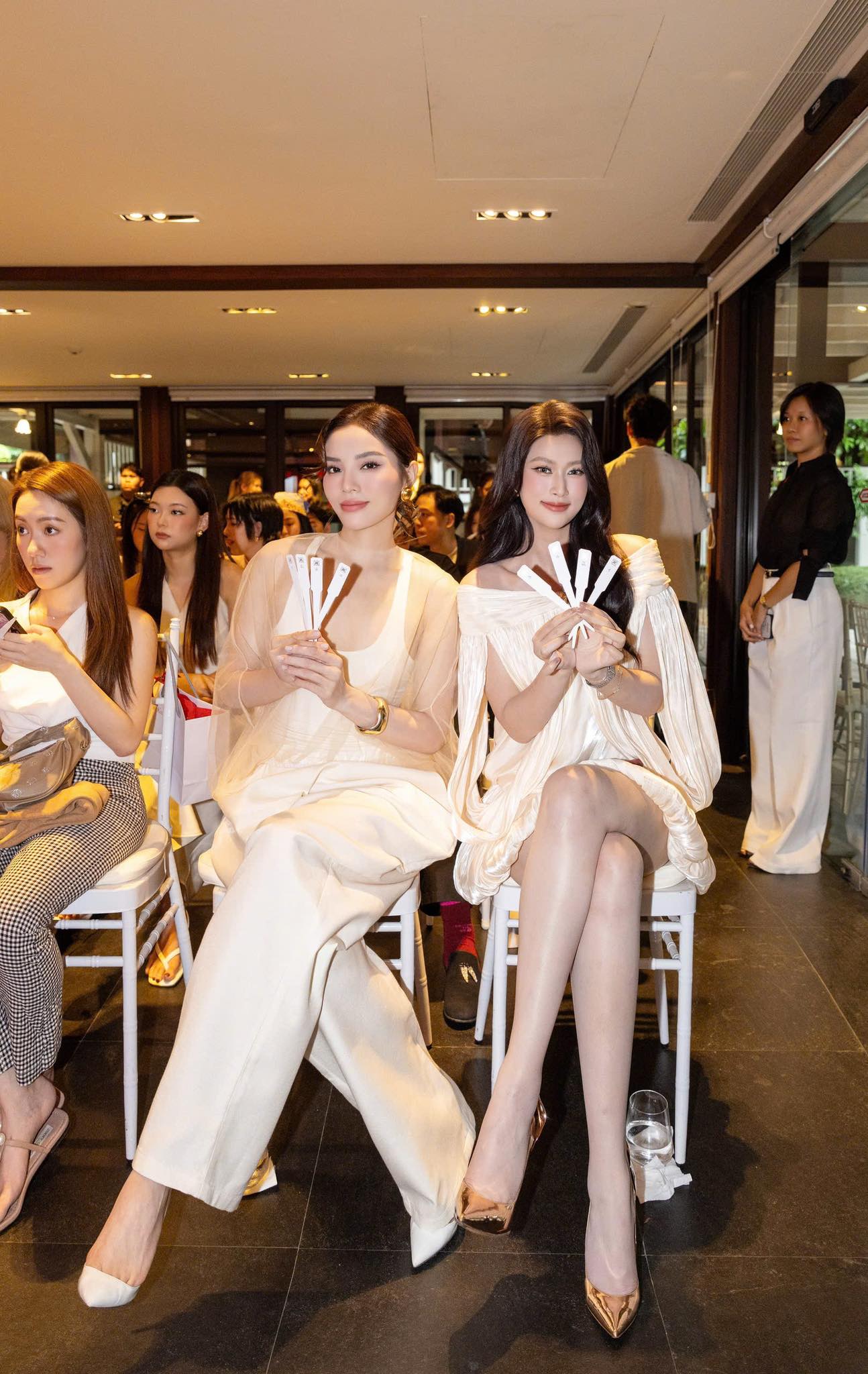 Hoa hậu Kỳ Duyên và Hoa hậu Thiên Ân đã thoải mái tình cảm tới mức độ này!- Ảnh 6.