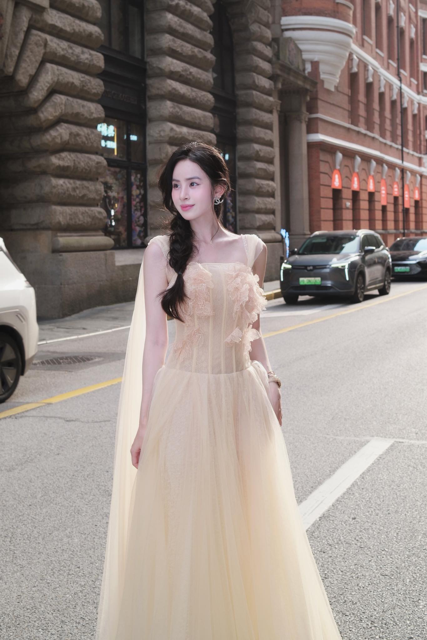 Mỹ nhân Vbiz chụp ảnh cưới với chồng gia thế khủng, netizen xem xong thắc mắc 1 chuyện!- Ảnh 6.