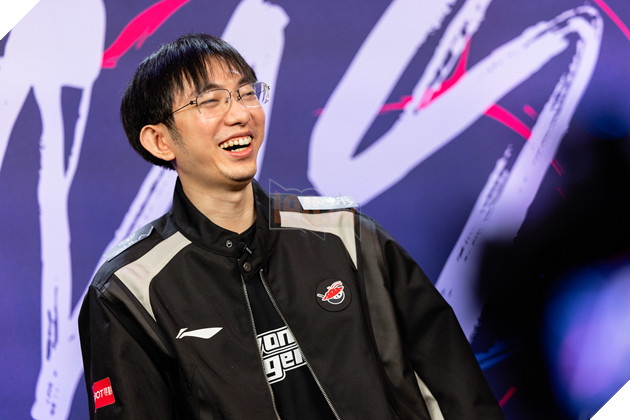 MSI 2025: Flandre Va Hanh Trinh Tro Lai Voi Moi Truong Chuyen Nghiep 4 Flandre quan tâm đến tập thể Anyone's Legend hơn là mong muốn của bản thân