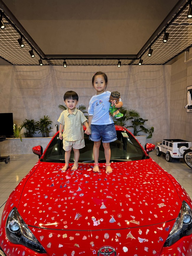 Bình luận kém duyên khiến vợ chồng Cường Đô La đồng loạt lên tiếng: Dữ dằn thật, nhưng mà có lý!- Ảnh 1. Bình luận kém duyên khiến vợ chồng Cường Đô La đồng loạt lên tiếng: Dữ dằn thật, nhưng mà có lý!- Ảnh 1.